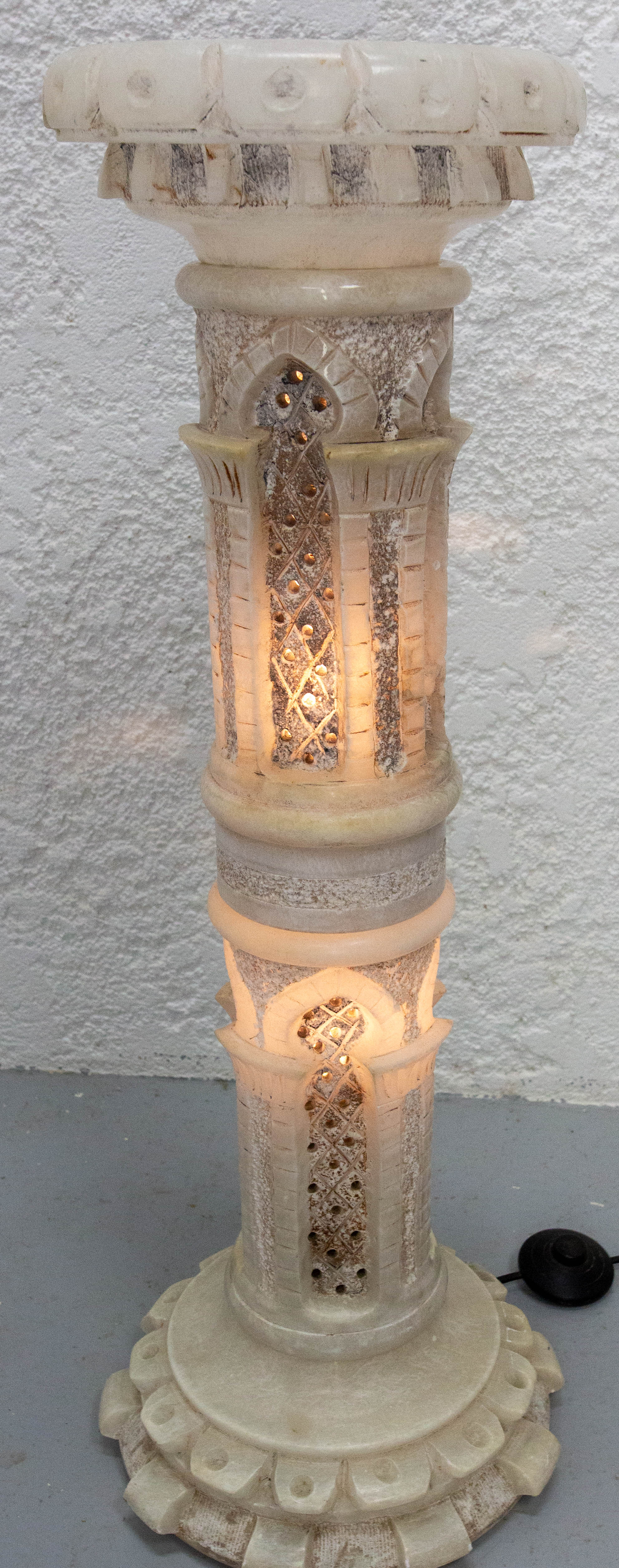 French Oriental Vintage Albaster Column with Soft Light, circa 1960 For Sale