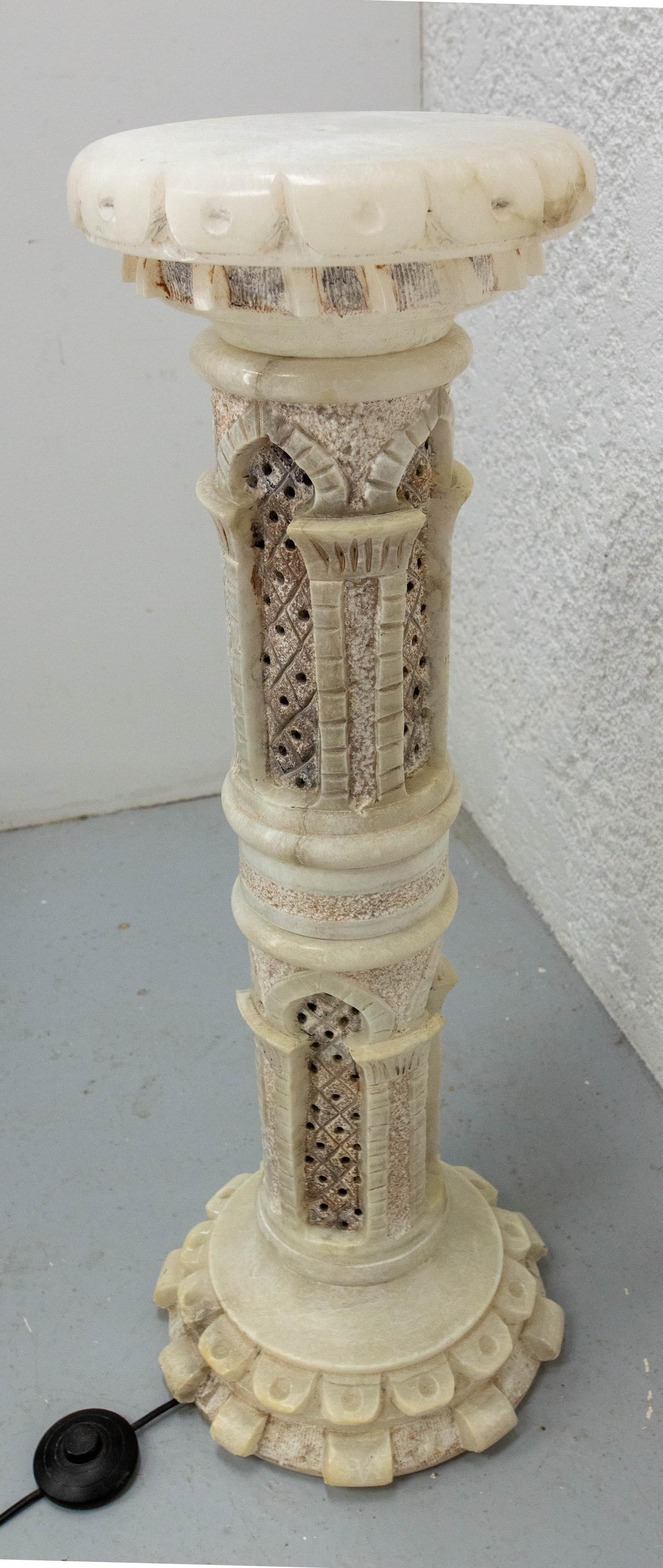 Oriental Vintage Albaster Column with Soft Light, circa 1960 In Good Condition For Sale In Labrit, Landes