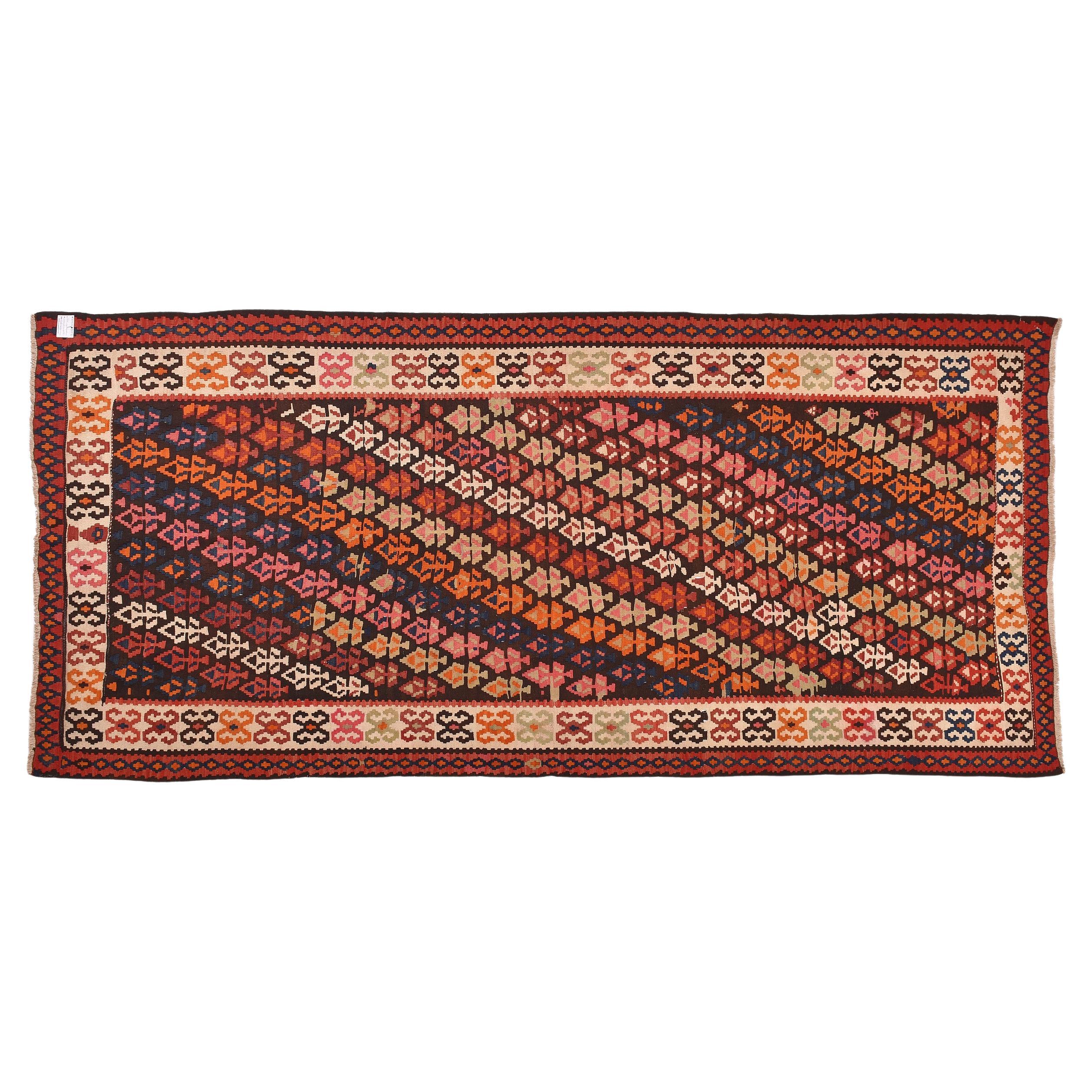 nr. 555 - Very pleasant and robust oriental kilim.  The diagonal design, uncommon and accurate, demonstrates the skill of the weaver.  Excellent quality wool. Can be set anywhere.