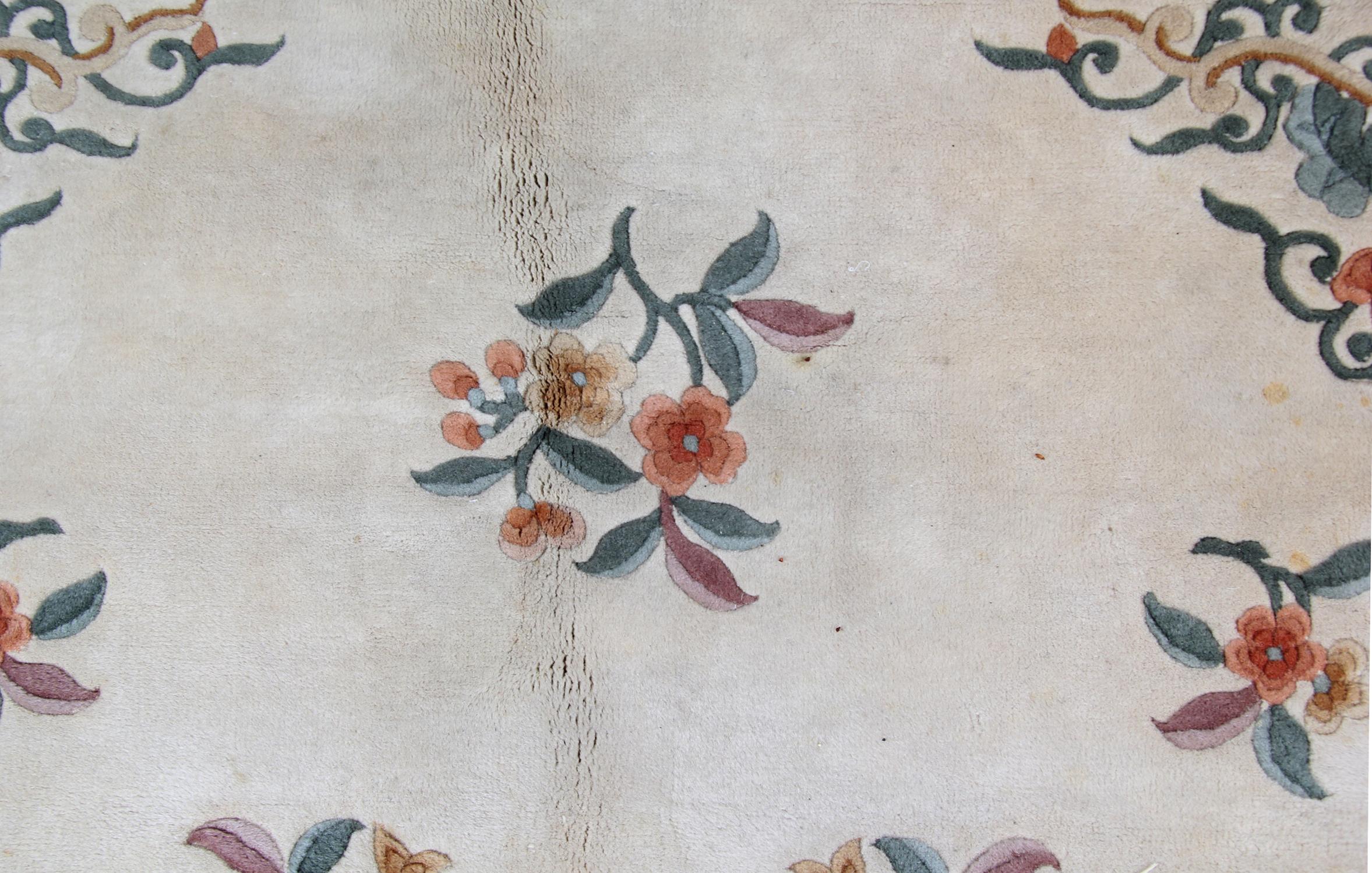 Chinesischer orientalischer Vintage-Teppich im Art-Déco-Stil, handgefertigte cremefarbene Teppiche (Handgeknüpft) im Angebot