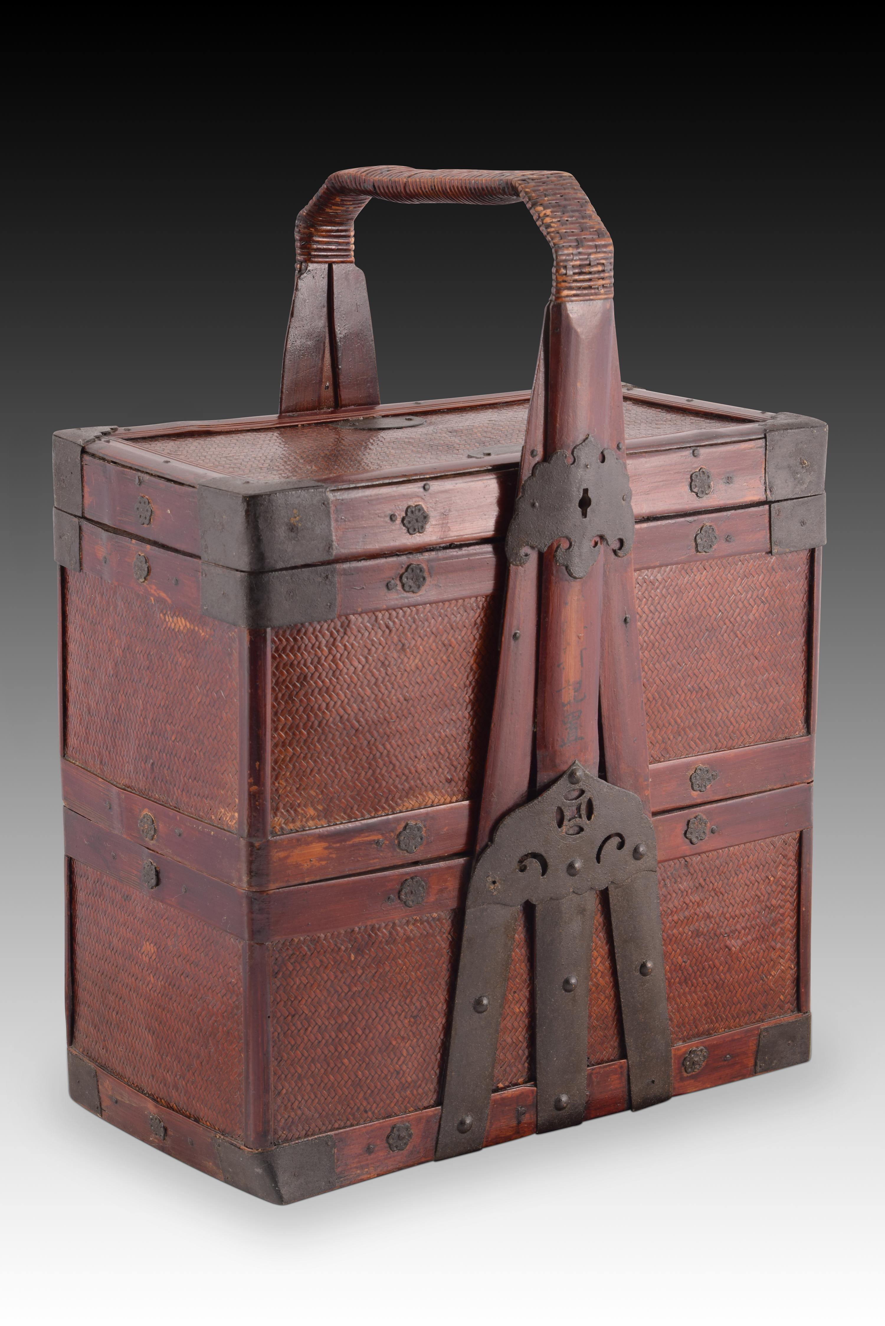 20th Century Oriental wedding basket. Vegetable fiber, wood and metal. China, early 20th cent For Sale