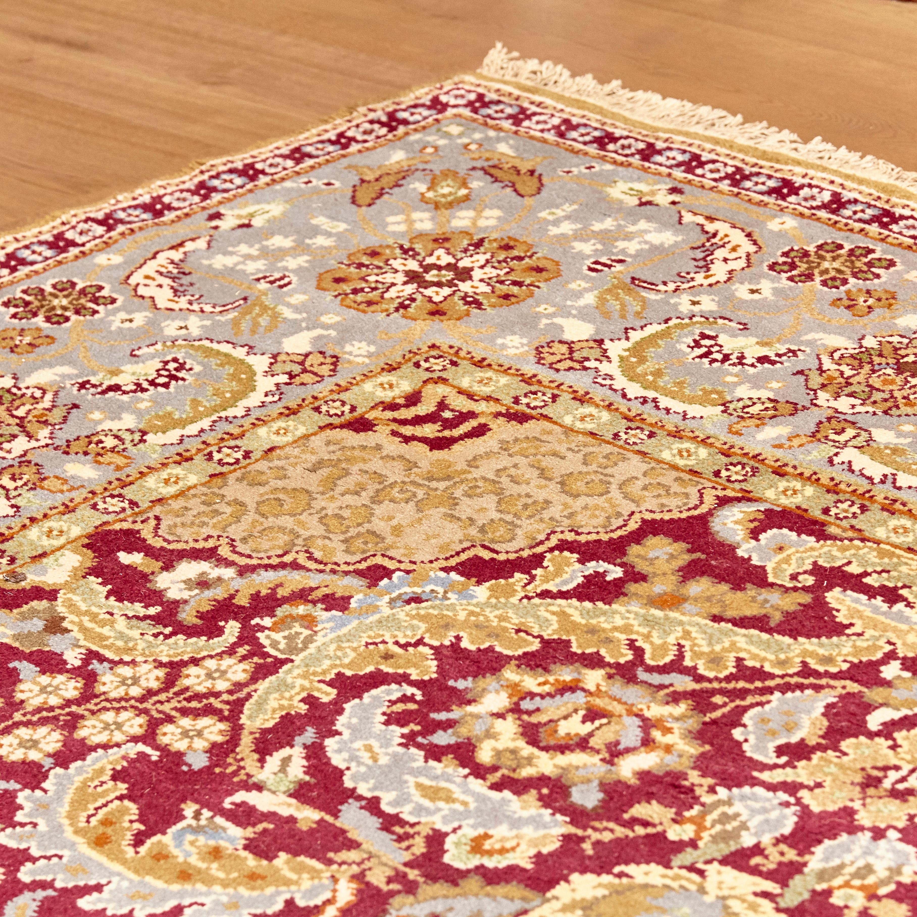 Hand knotted Oriental wool rug,
circa 1950.
Wool
Measures: 300 x 400 cm.