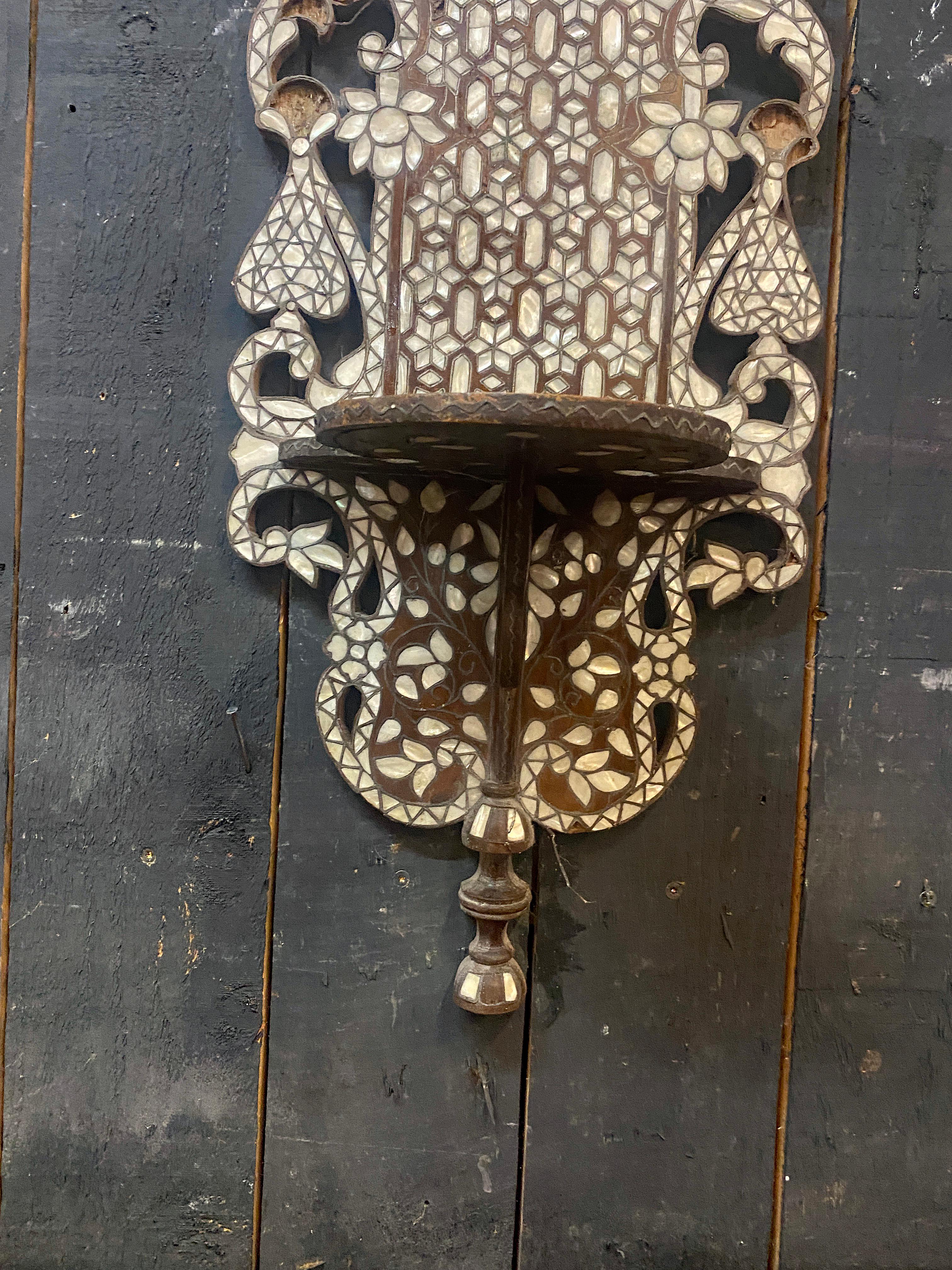 Orientalisches Werk aus dem 19. Jahrhundert, 2 große Einlegeböden aus geschnitztem Holz und Knochen im Angebot 5