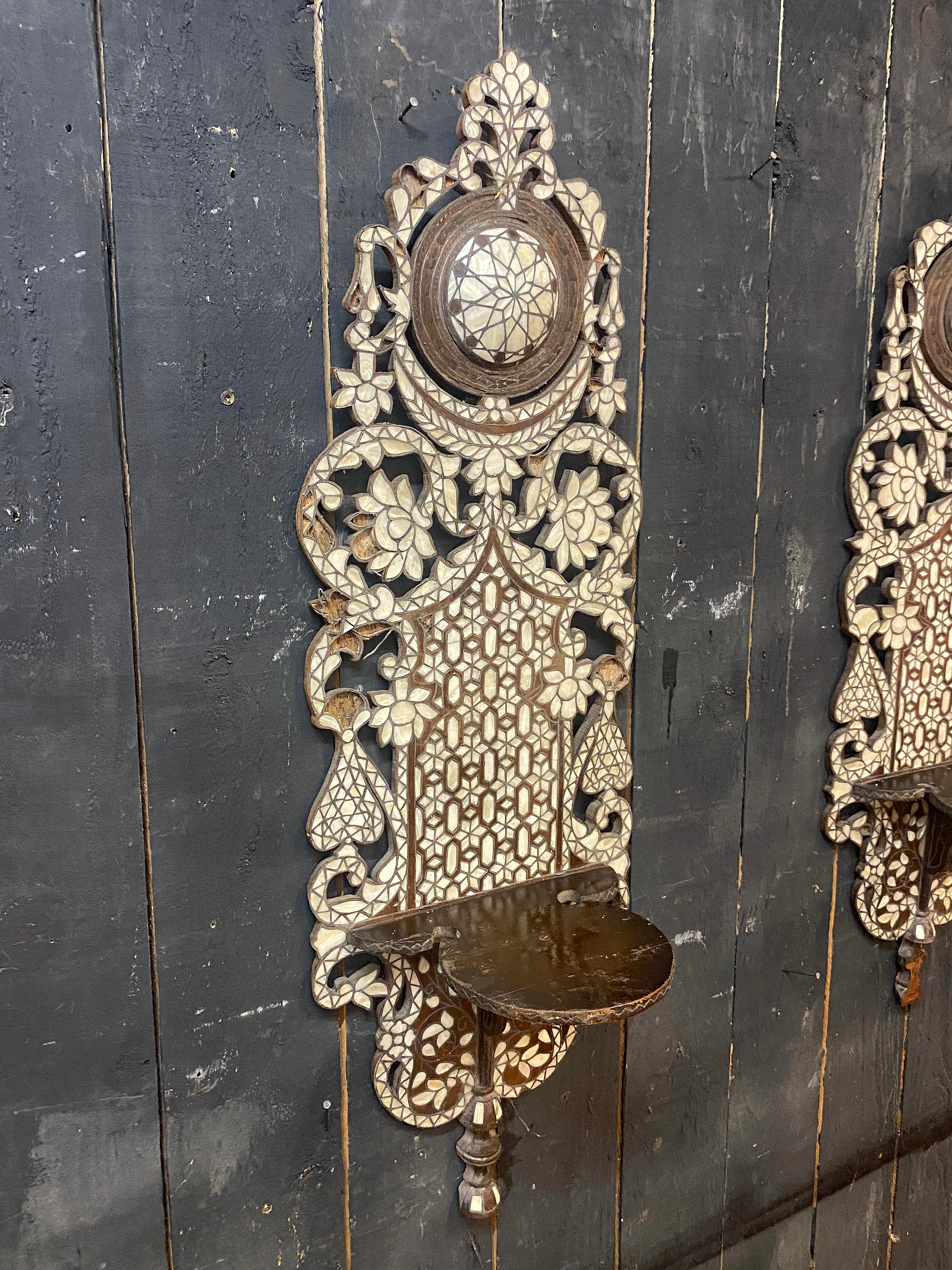 Orientalisches Werk aus dem 19. Jahrhundert, 2 große Einlegeböden aus geschnitztem Holz und Knochen im Angebot 8