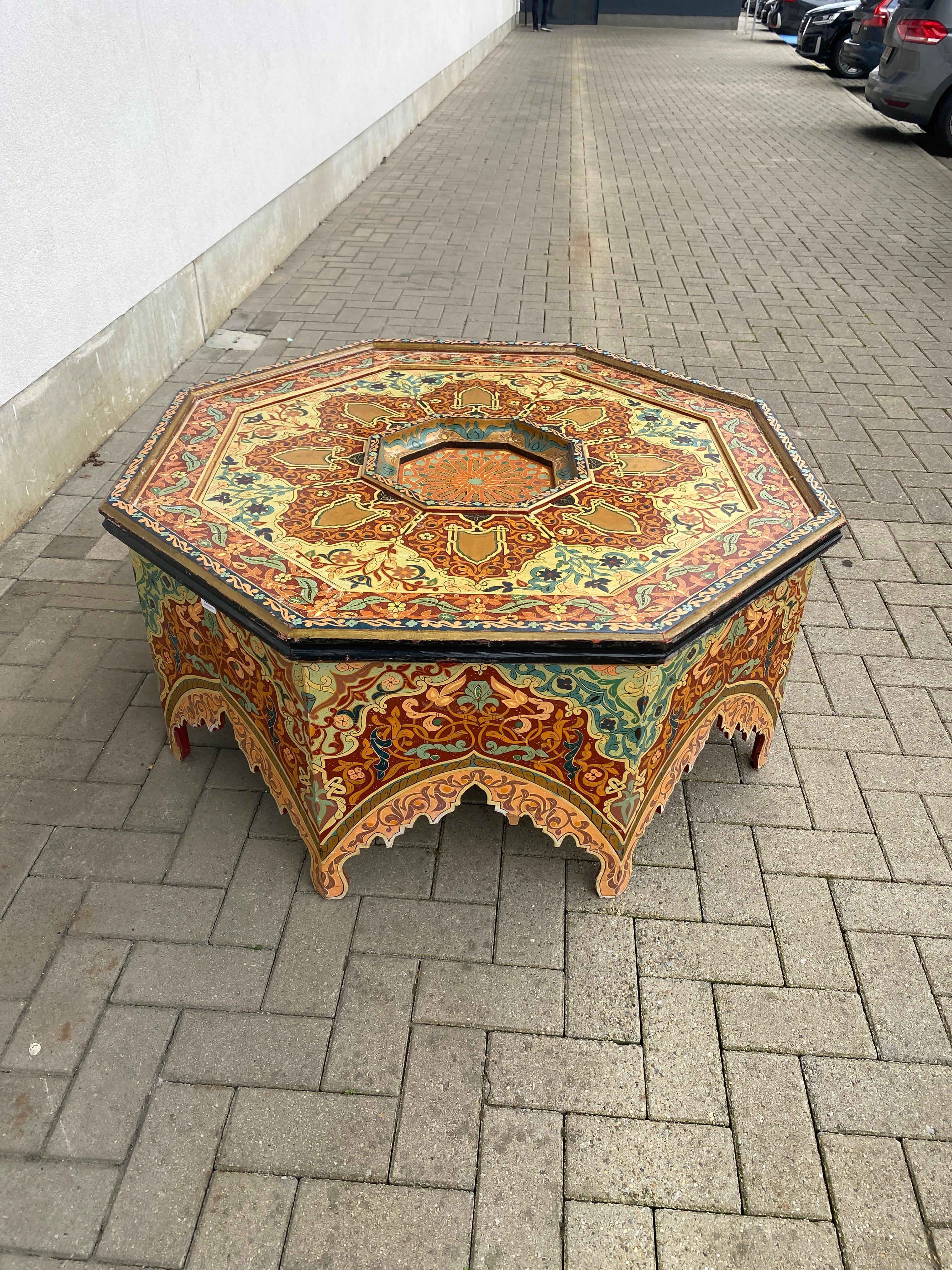 Algerian Oriental work, large polychrome wood coffee table, circa 1950 Small flaws on the For Sale