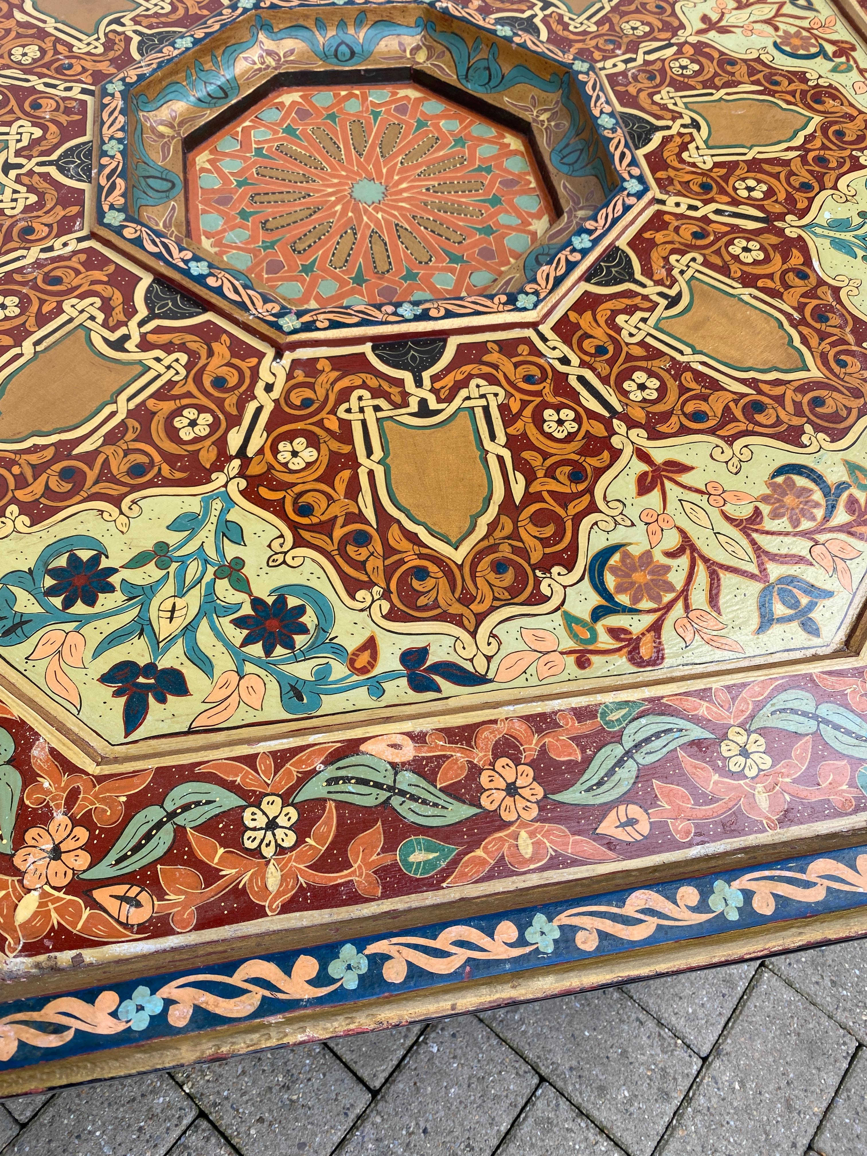 Oriental work, large polychrome wood coffee table, circa 1950 Small flaws on the For Sale 1
