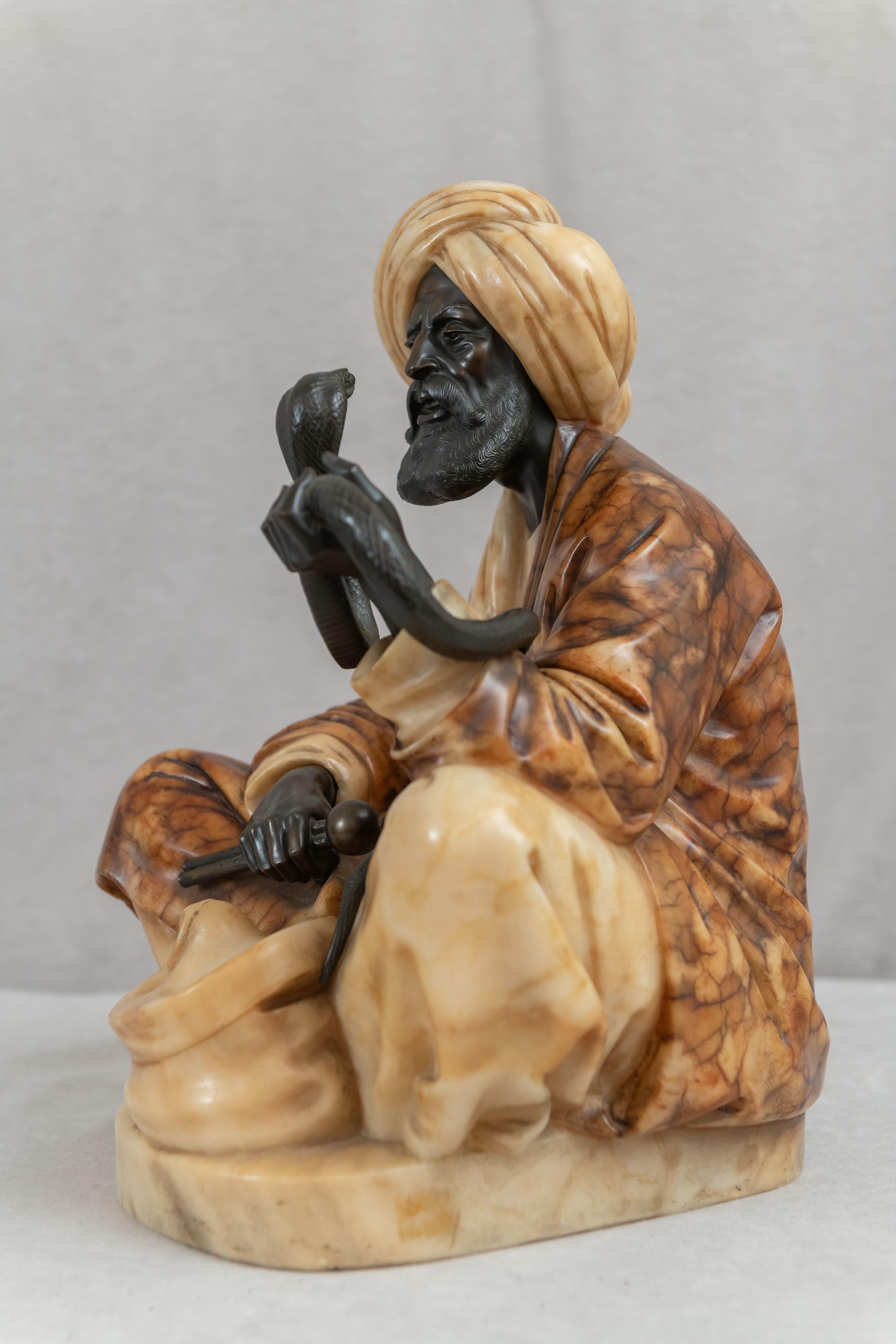 Breloque serpent assis orientaliste en bronze et albâtre sculpté, vers 1900, Allemagne en vente 3