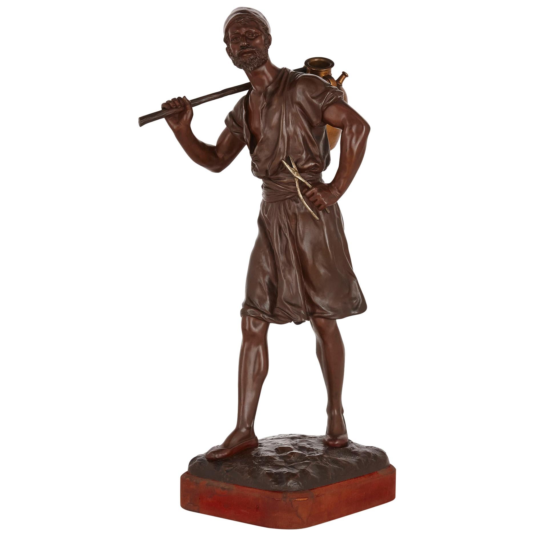 Figure orientaliste en bronze d'un porteur d'eau par Marcel Debut en vente