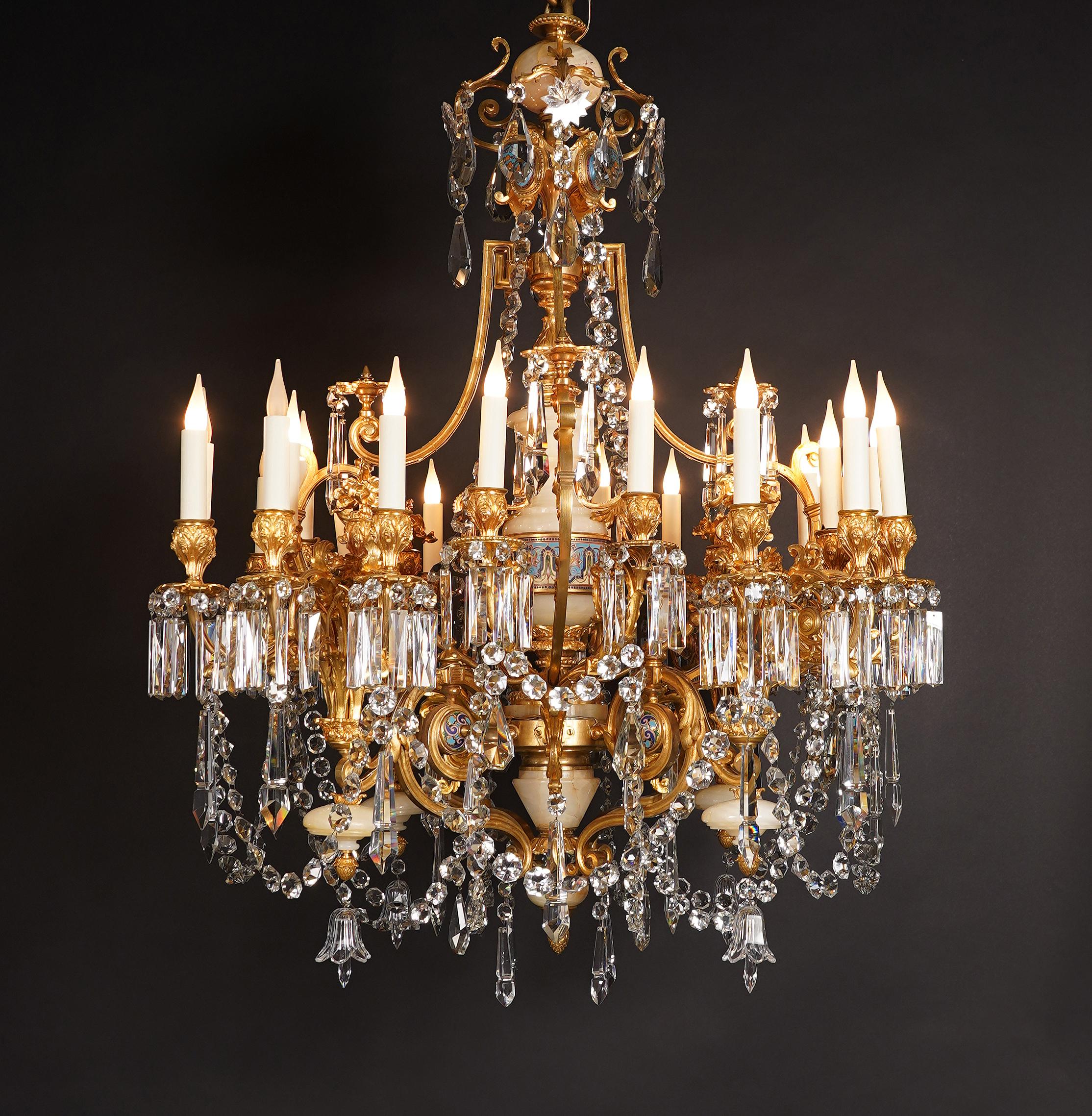 Rare and important orientalist chandelier with 24 lights, in Algerian onyx, chiseled and gilded bronze and cloisonné enamel. It consists of a shaft formed by a baluster-shaped vase in onyx decorated with a rotating frieze in polychrome cloisonné