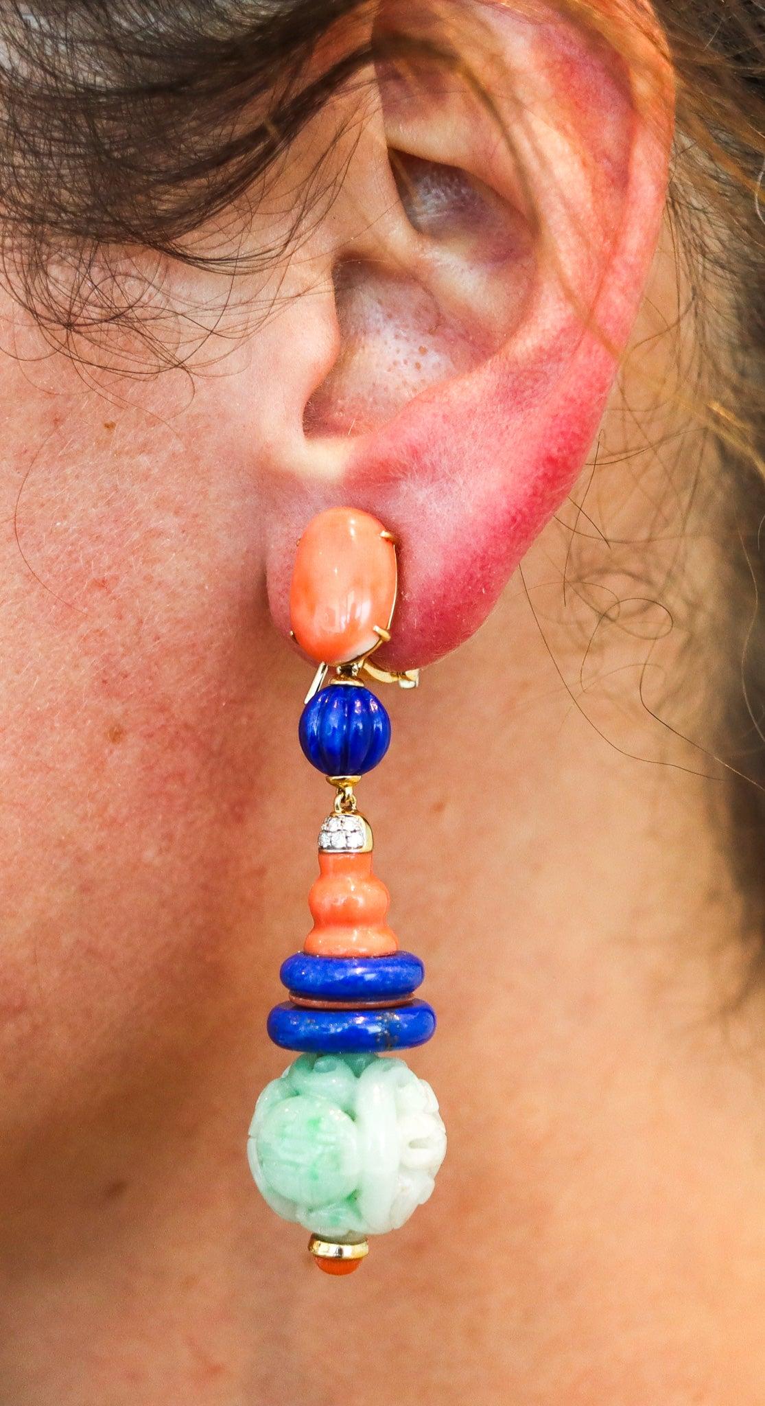 Pair of Italian dangles drop earrings in the Chinoiserie style.

These are a colorful pair of dangles drops earrings created in Italy with Chinoiserie-Orientalism patterns. The earrings were masterfully crafted in solid yellow gold of 18 karats with