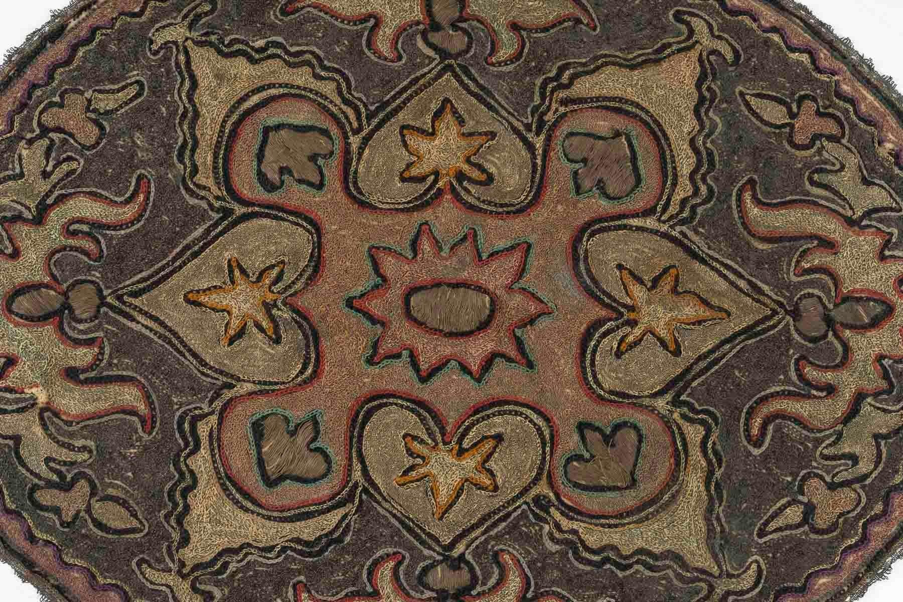 Orientalist doily, embroidered with gold and other threads, 19th century, Orientalist Art.

Doily embroidered with gold and other threads, Orientalist Art, 19th century.
H: 0.5cm, W: 45, D: 35.5cm