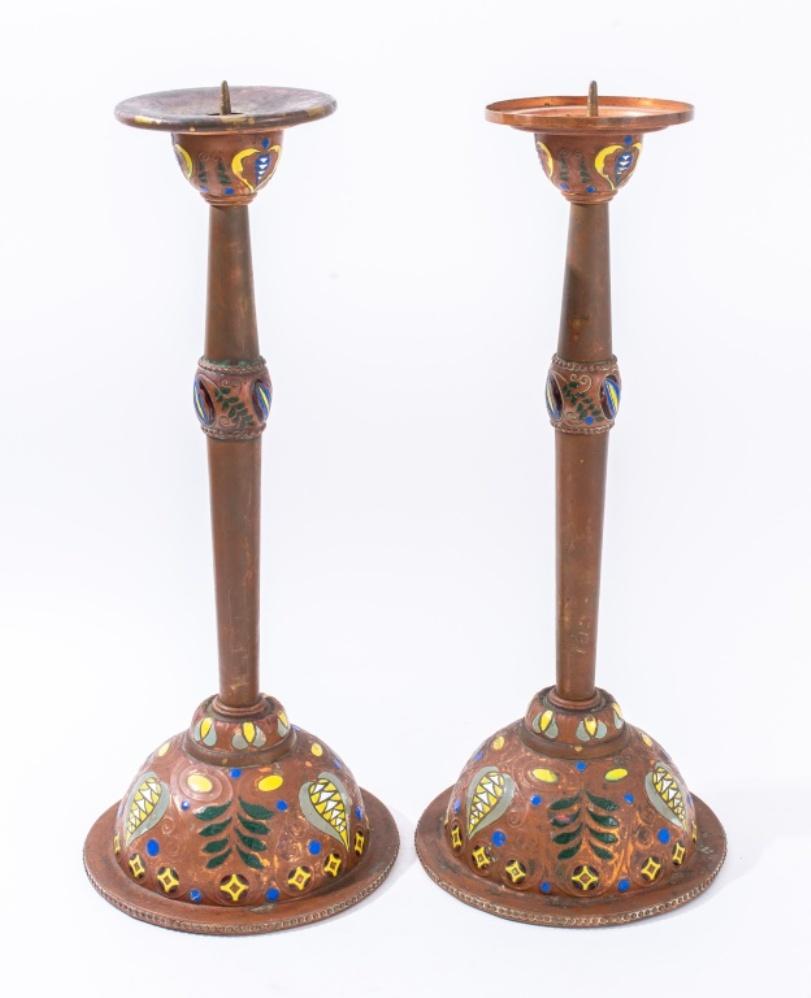 Pair of orientalist engraved enamel cooper candlesticks, likely early twentieth century or earlier. Measures : 20.5