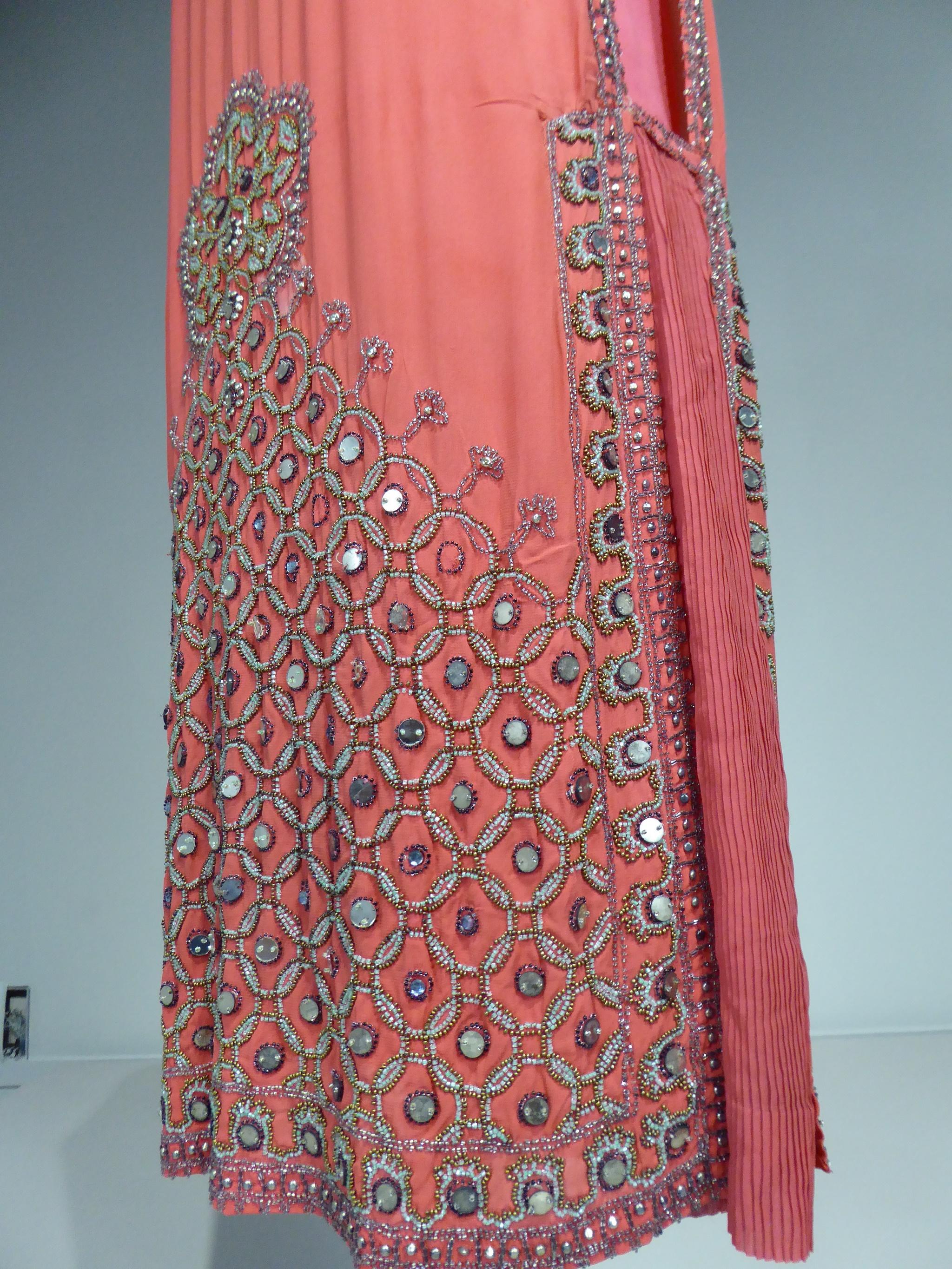 Orientalistisches Flapper-Kleid aus Seidenkrepp Frankreich um 1925 (Pink)