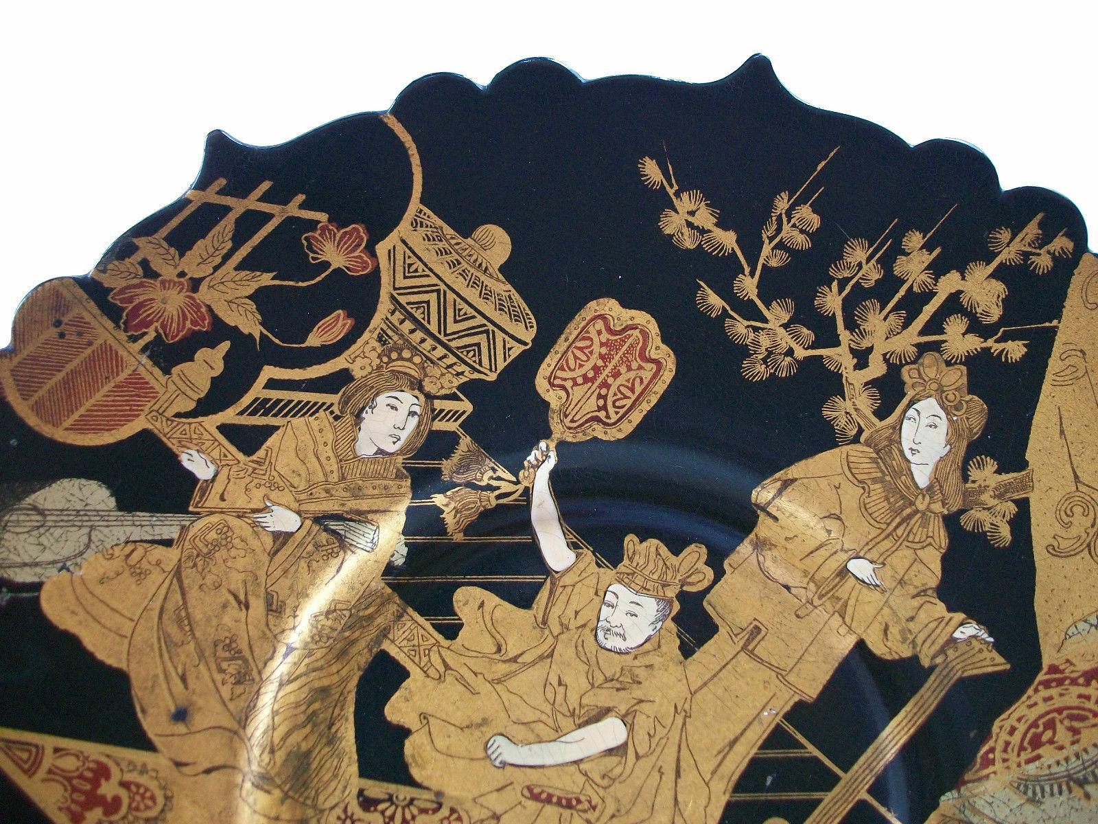 Orientalischer, handbemalter und vergoldeter schwarzer Lackteller oder Teller, 19. Jahrhundert im Angebot 3