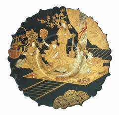 Plato o fuente orientalista de laca negra pintada a mano y dorada, S. XIX