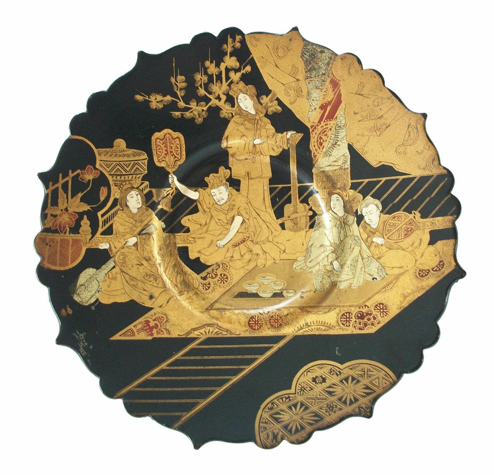 Chinoiserie Orientalist Hand Painted & Gilt Black Lacquer Plate or Dish, 19th Century For Sale