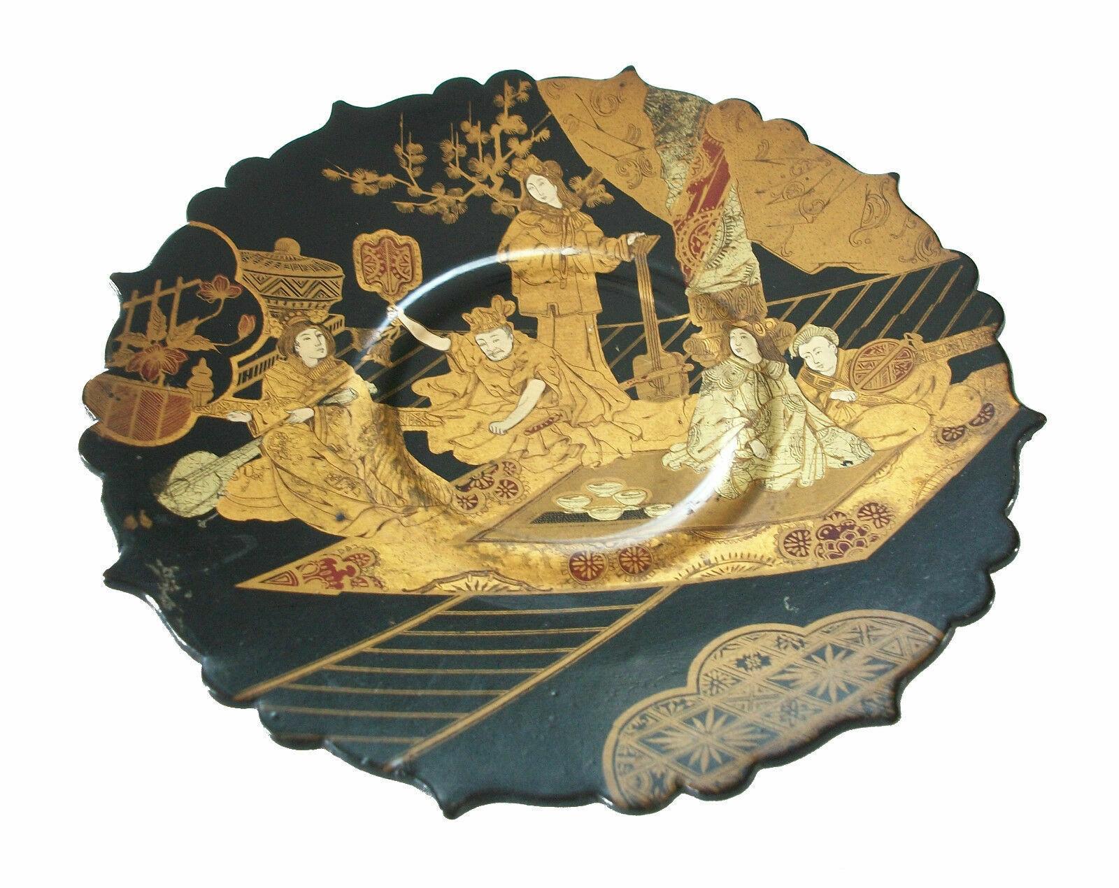 Orientalischer, handbemalter und vergoldeter schwarzer Lackteller oder Teller, 19. Jahrhundert (Handgefertigt) im Angebot