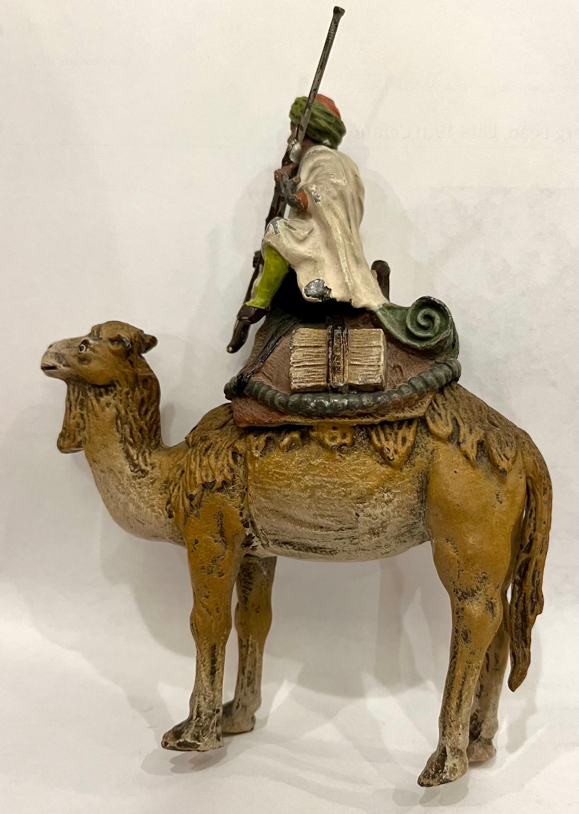 Peint à la main Nuremberg, fin du 19e siècle, sculpture arabe en plomb en vente