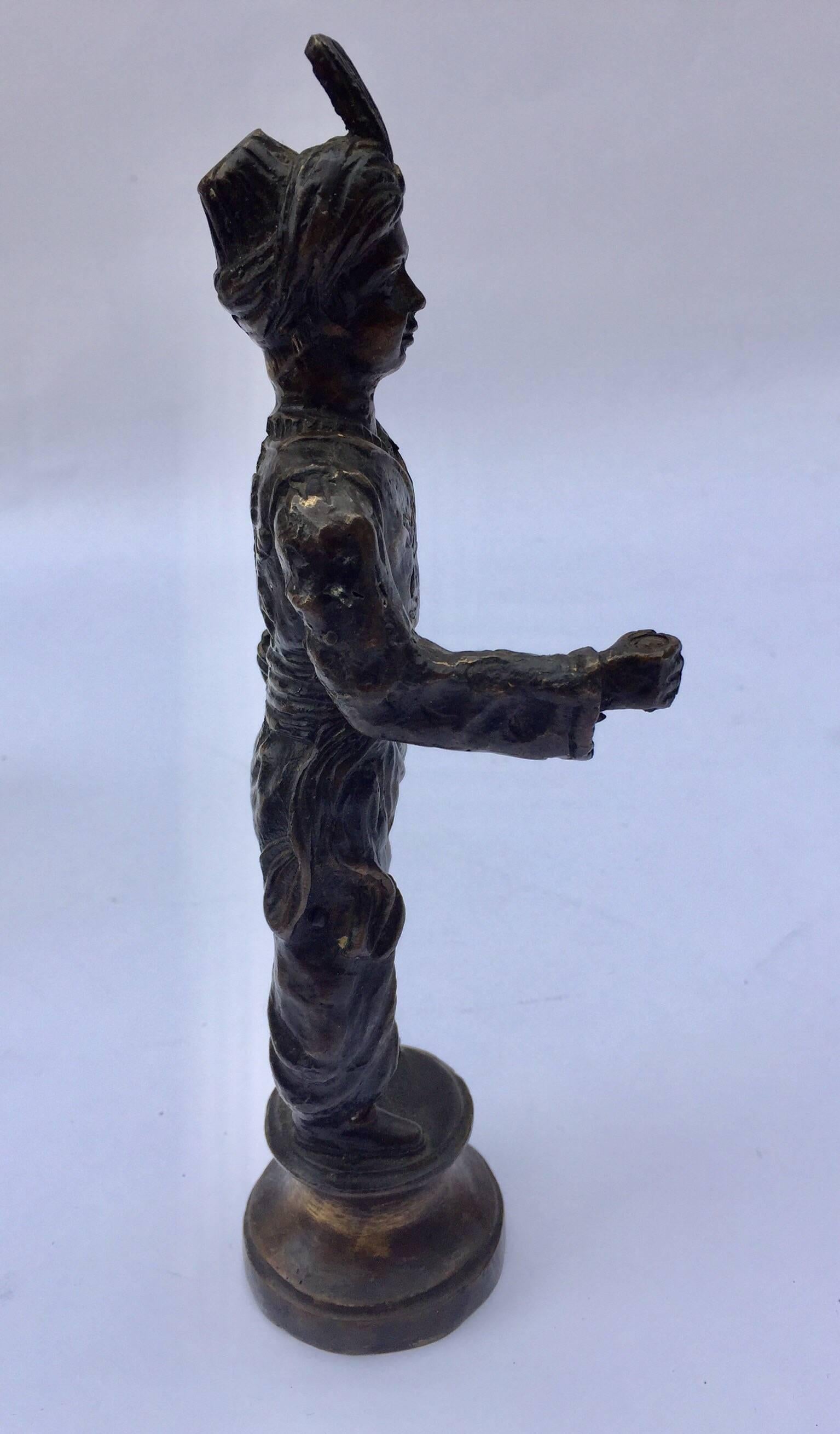 Français Figure orientaliste en bronze patiné d'un jeune homme turc en vente