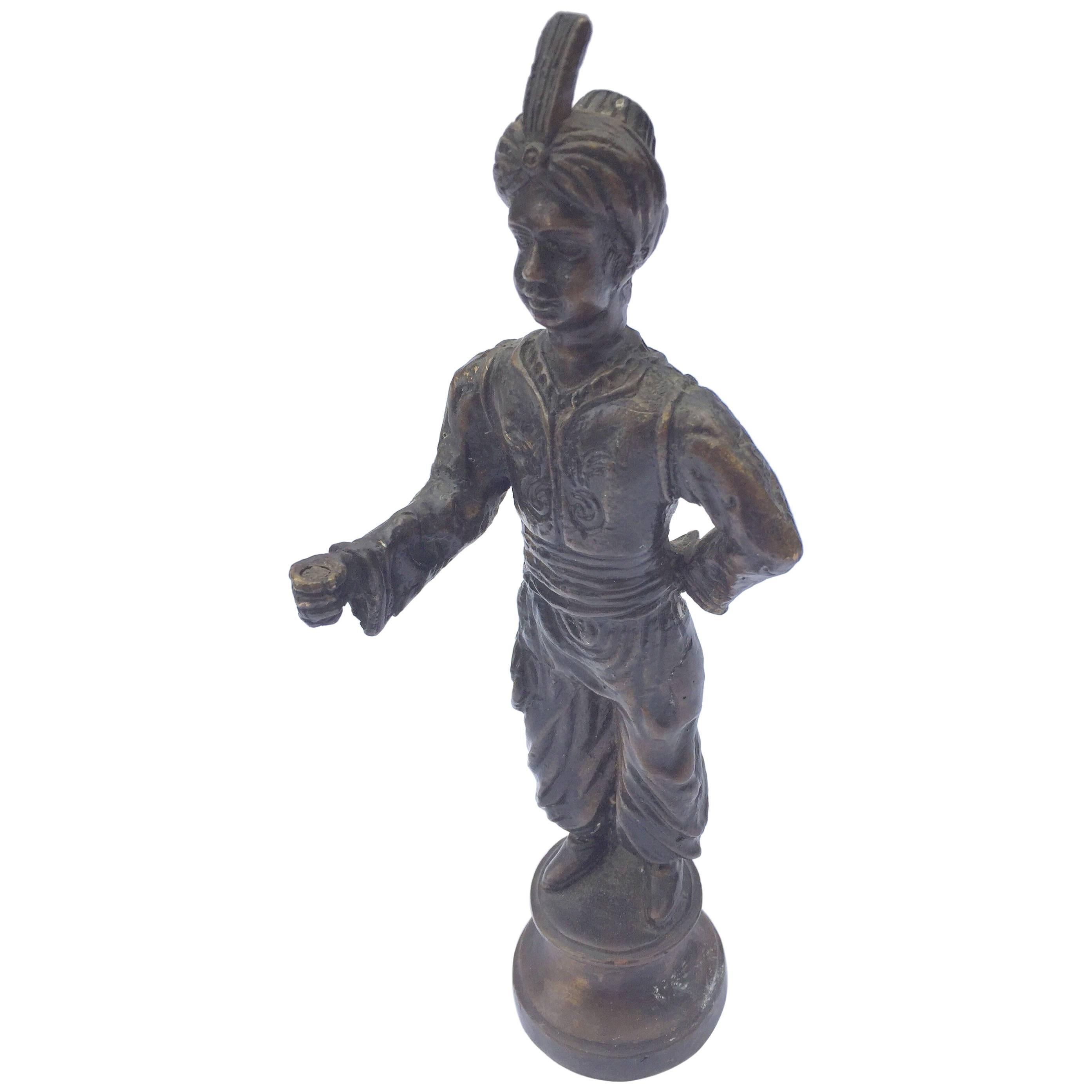 Figure orientaliste en bronze patiné d'un jeune homme turc