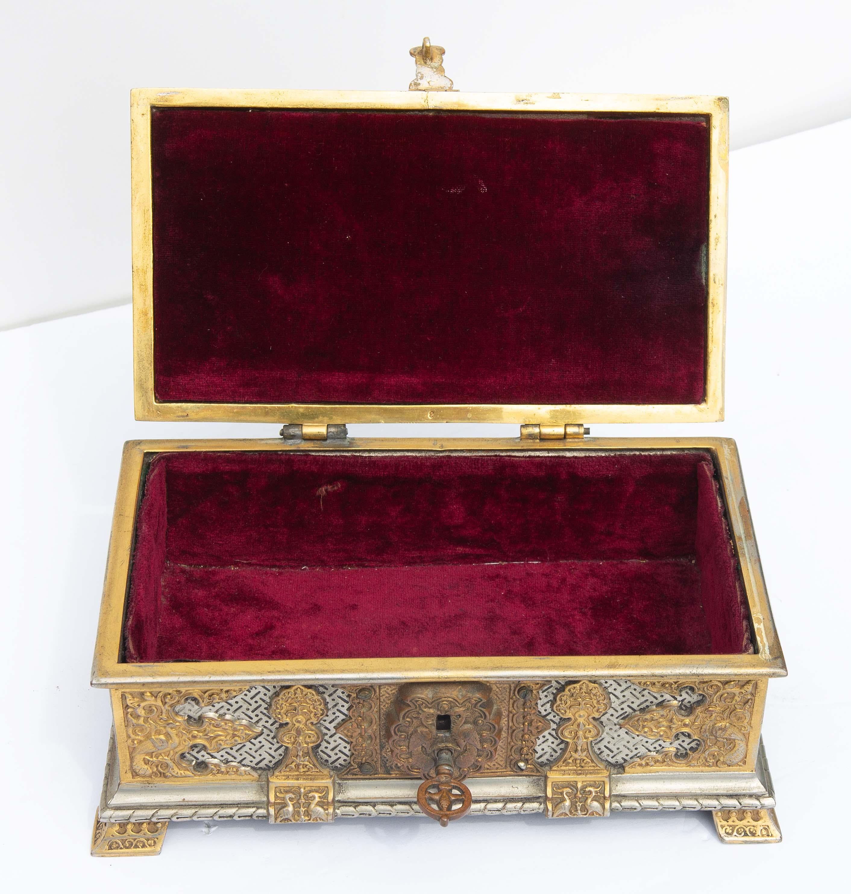 Boîte orientaliste du 19ème siècle en argent et bronze doré Bon état - En vente à Rochester, NY