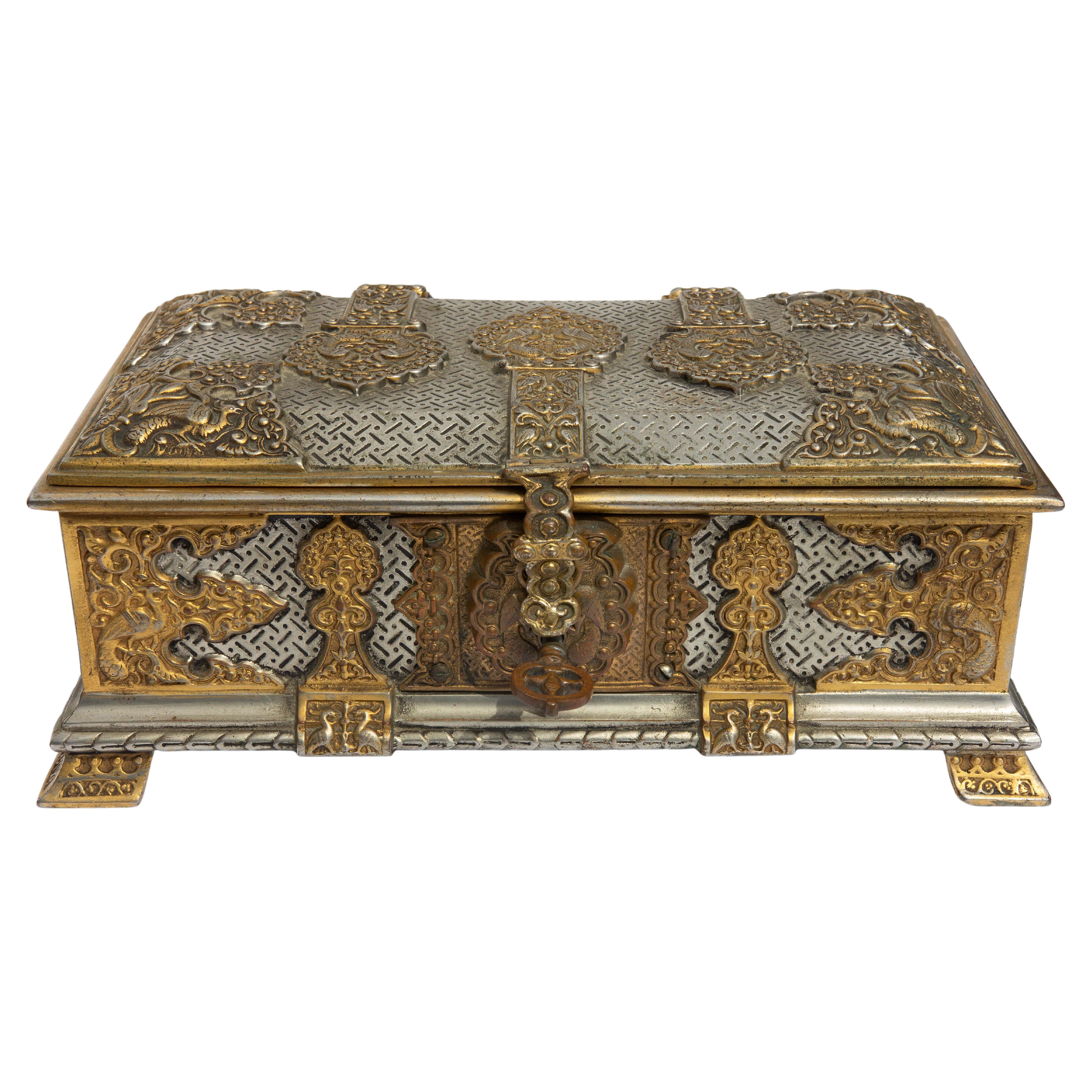 Orientalische Schachtel aus Silber und vergoldeter Bronze aus dem 19. Jahrhundert im Angebot