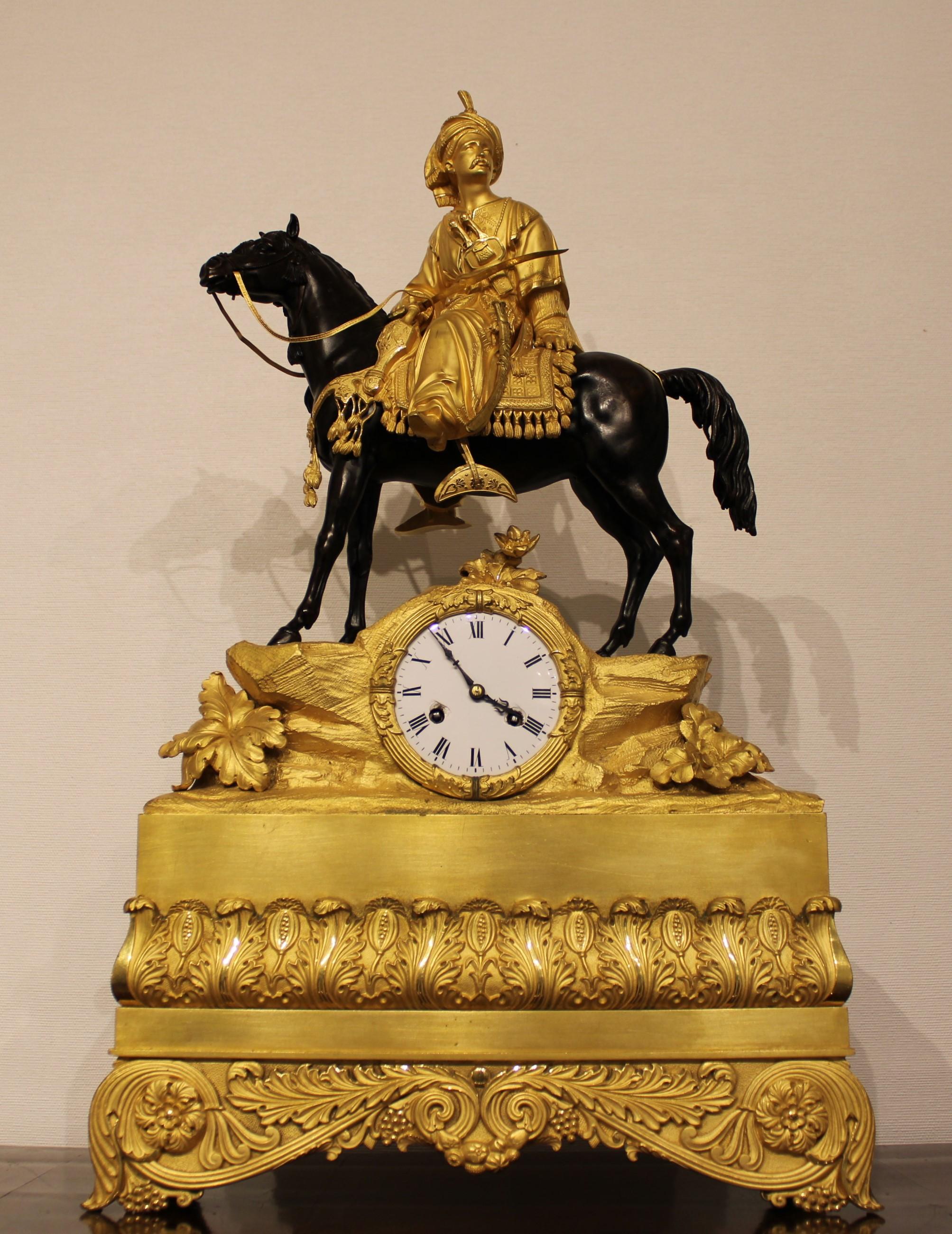 Orientalist table clock from the early 19th century
Gilted bronze
France