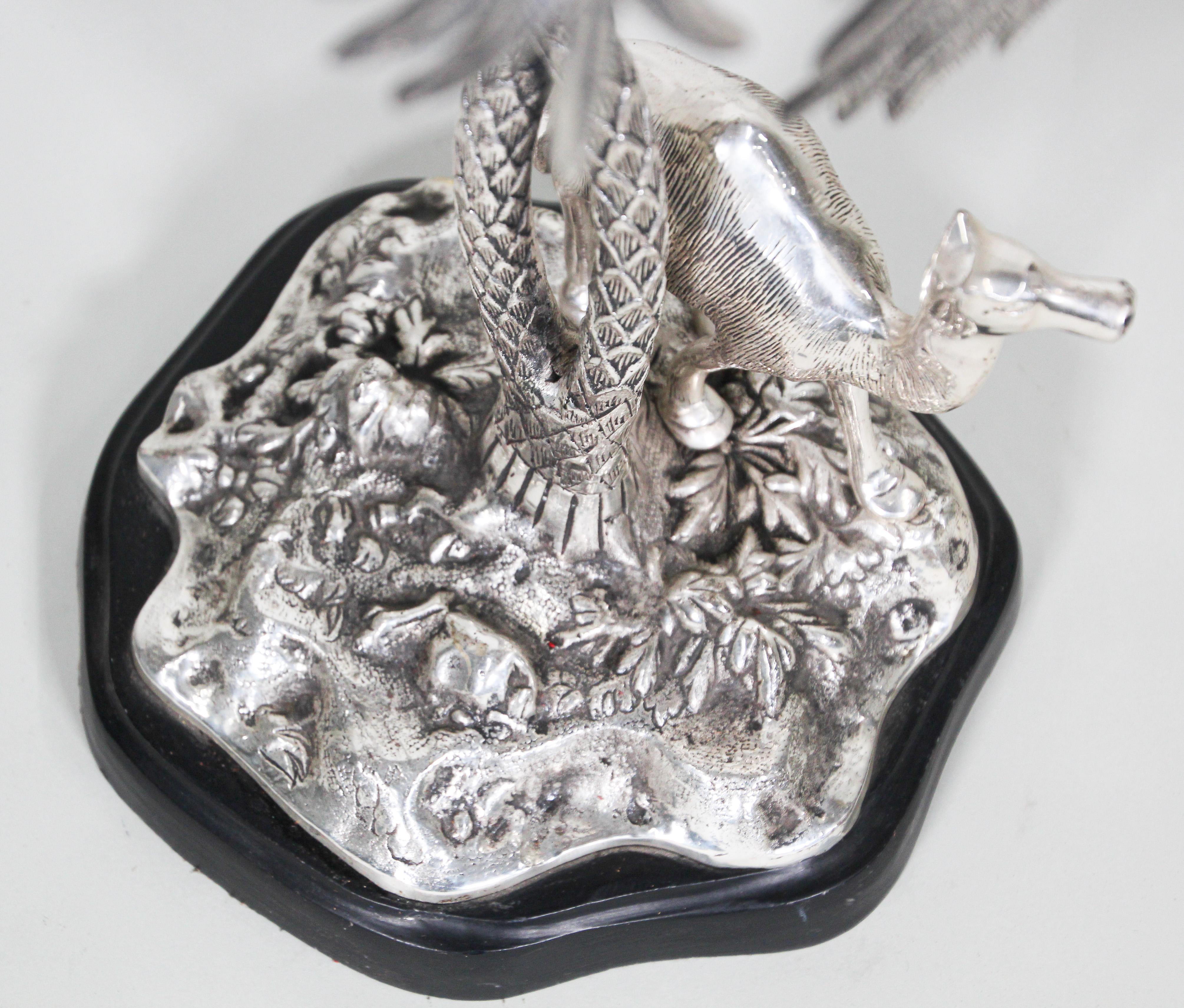 Métal Chameau orientaliste en métal coulé A Silver Stand sous les palmiers en vente