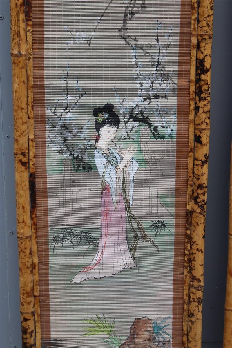 Orientalist wall decoration bamboo Geisha painting 1950 mid-century Italian.
Entirely hand-painted bamboo, with elegant and fascinating decorations, period 1940 Italy. 

Each panel measures height 184 cm, width 40 cm, depth 3 cm. We sell the