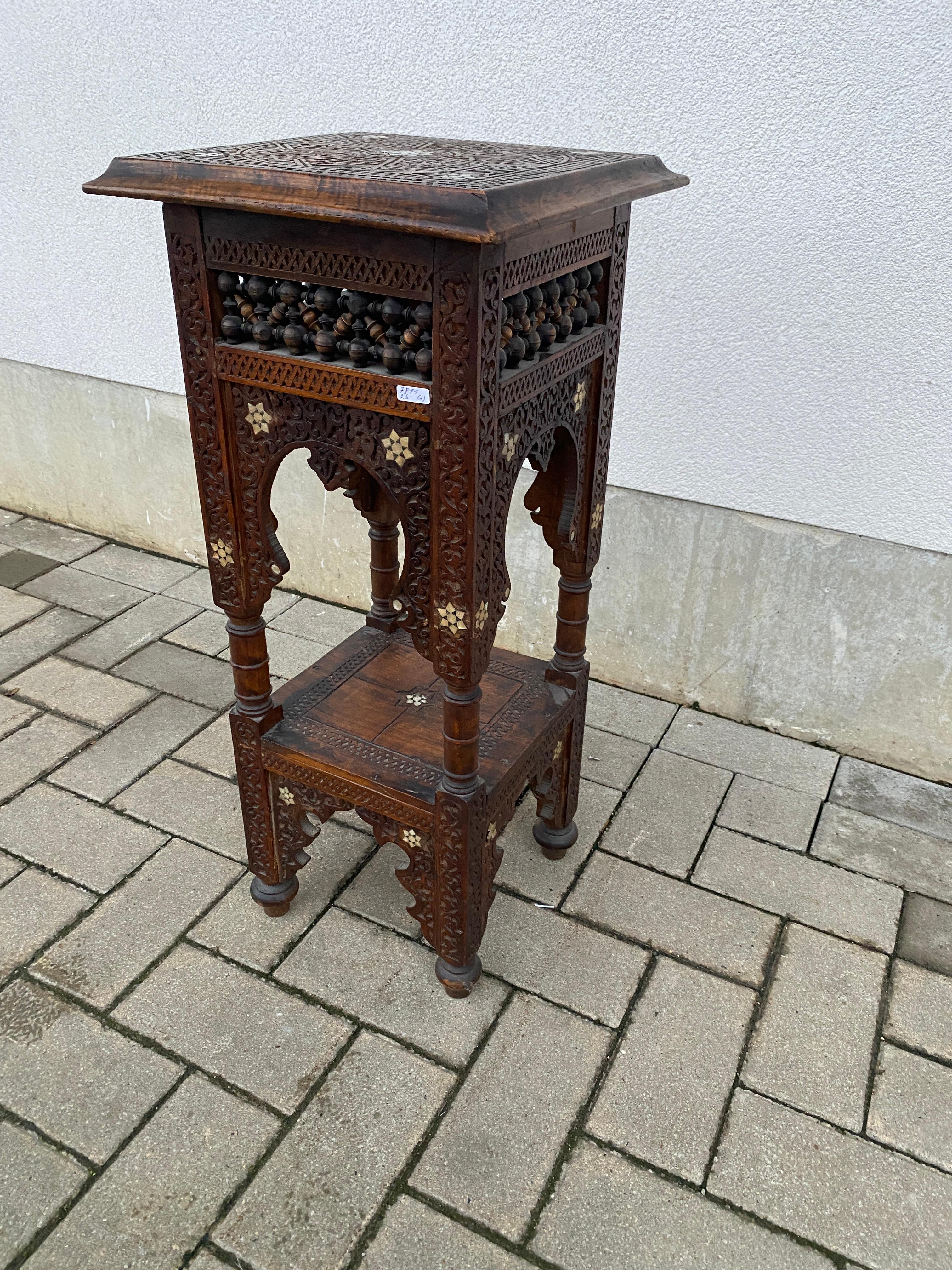 Orientalistes  Travail, The Pedestal en hêtre et os circa 1900-1930 en vente 1