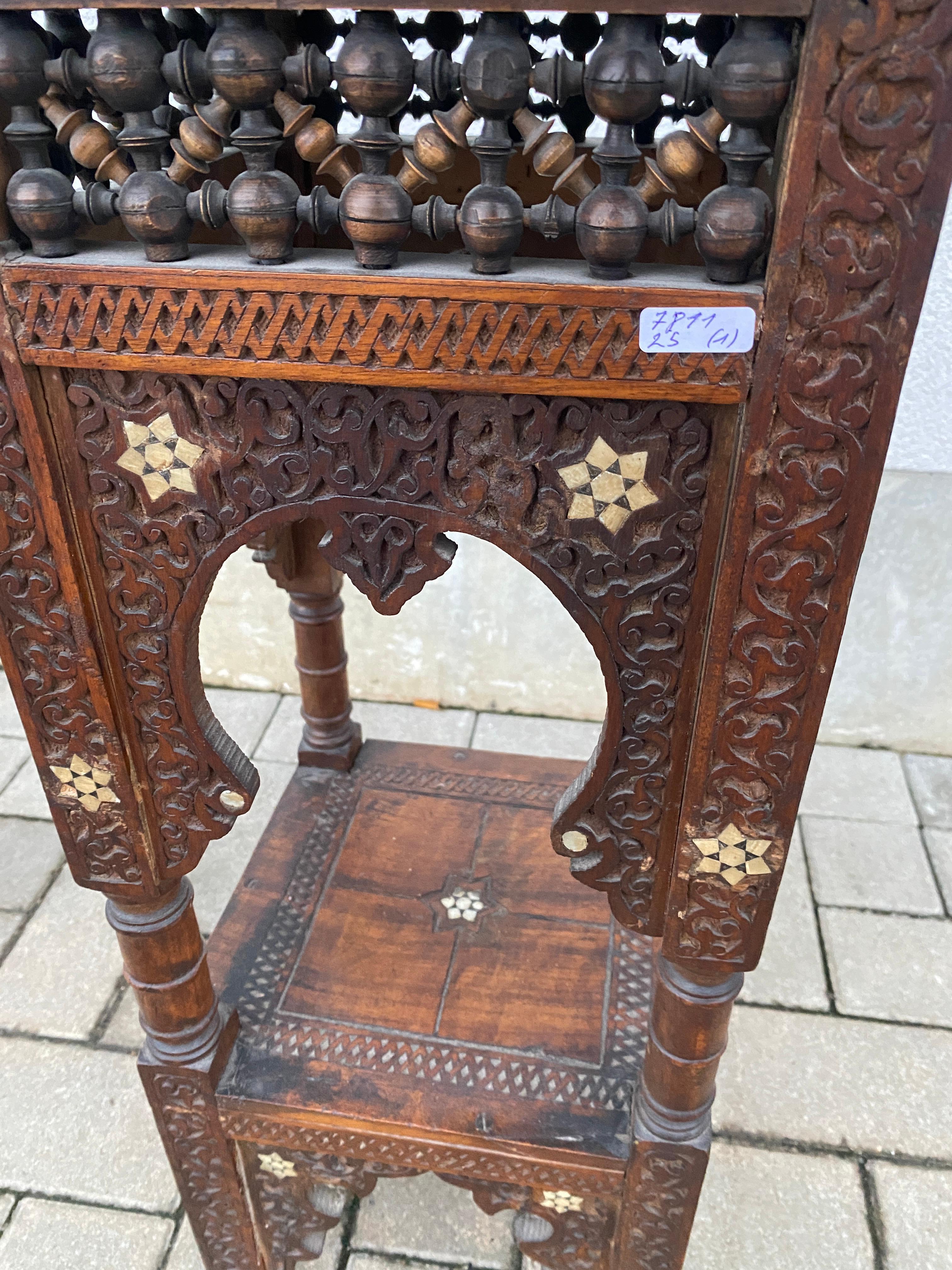 Orientalista  Obra, Pedestal de haya y hueso circa 1900-1930 en venta 2