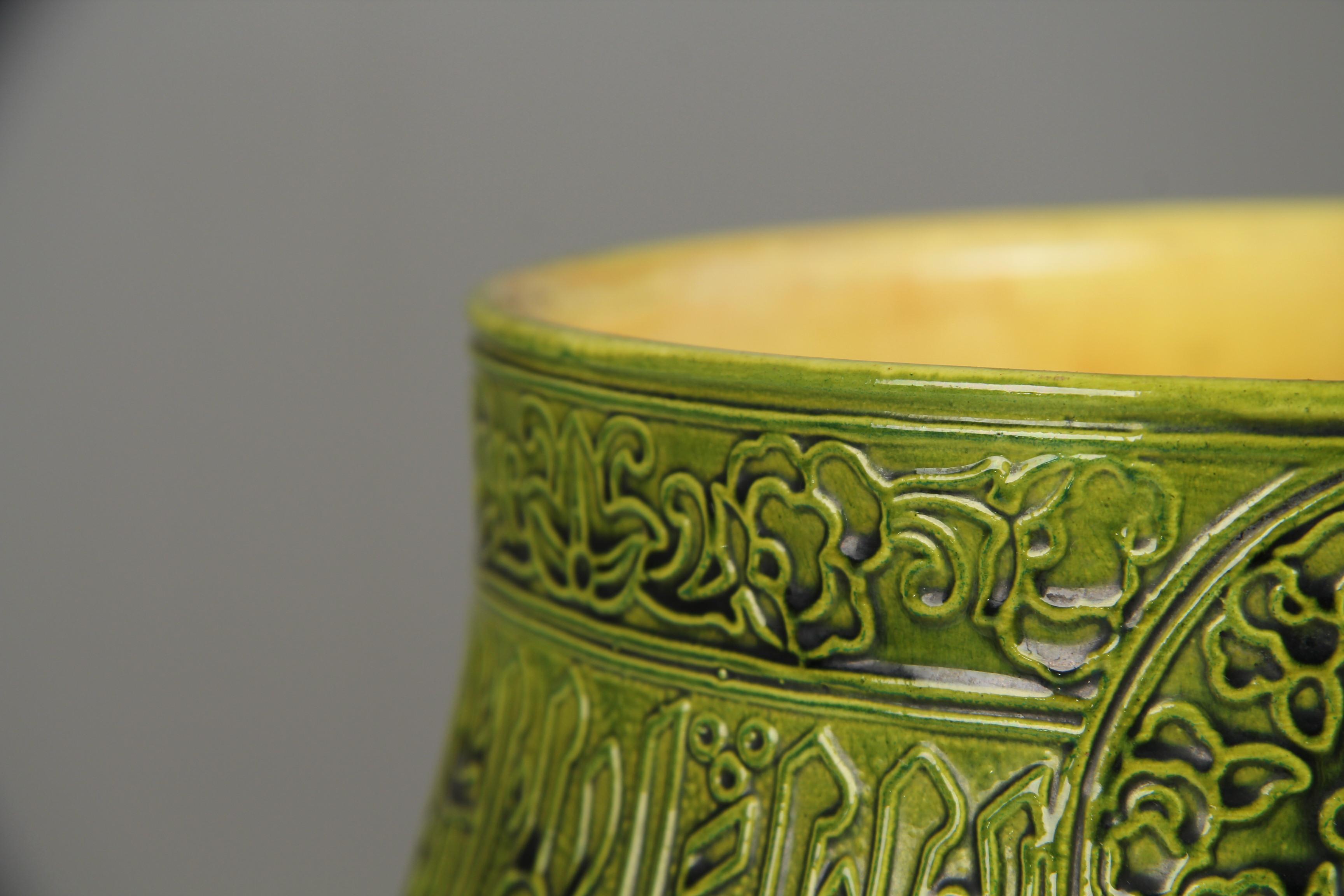 Peint à la main Pot à fleurs orientaliste, France, vers 1880, script arabe