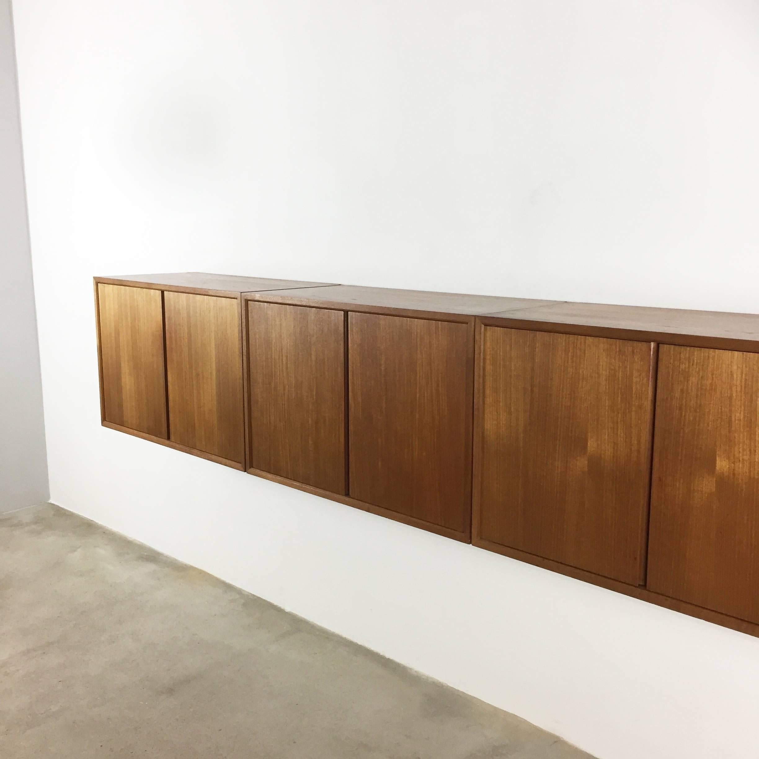 Original 1960s Floating Modular Teak Wall Unit by Poul Cadovius for Cado Denmark In Good Condition In Kirchlengern, DE