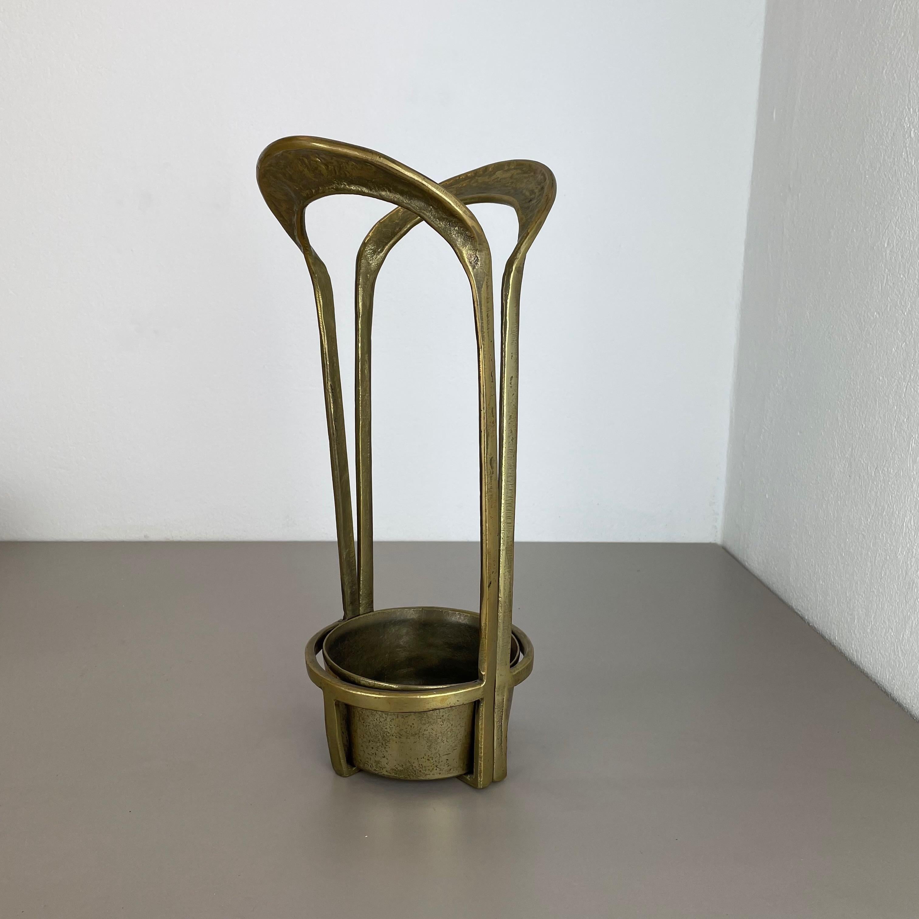 Orig. 4, 4kg Hollywood Regency Solid Brutalist Brass Umbrella Stand, Italy, 1970 In Good Condition For Sale In Kirchlengern, DE