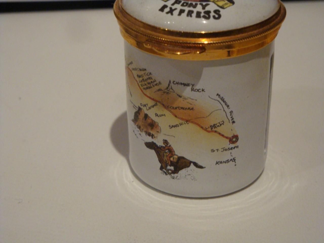 Orig Coleccionistas William Cody 1927 Pony Express LTD Staffordshire Esmalte Caja Bancaria siglo XX en venta