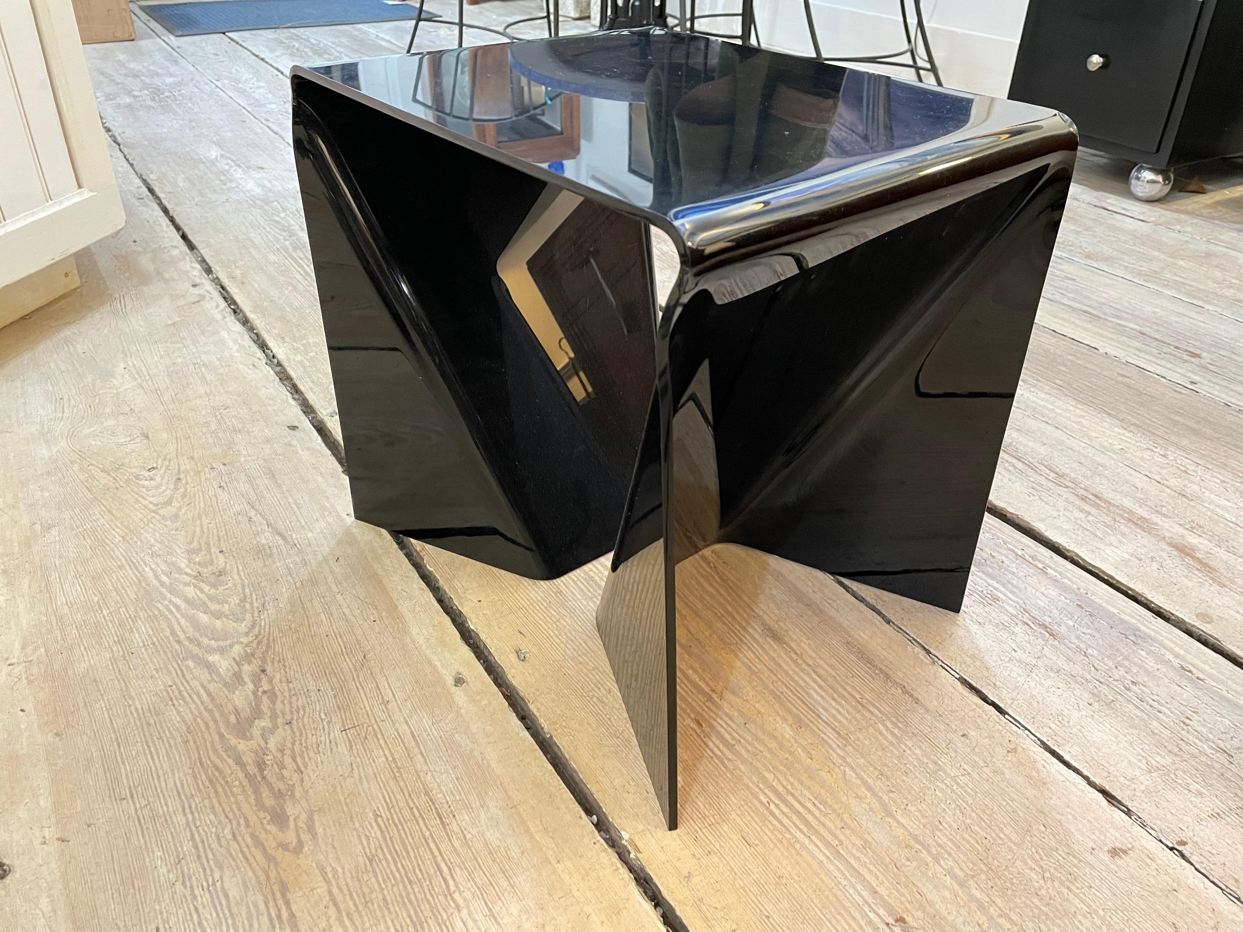 Origami-Couchtisch oder Beistelltisch aus schwarzem Lucite von Neal Small, 1960er Jahre im Angebot 1