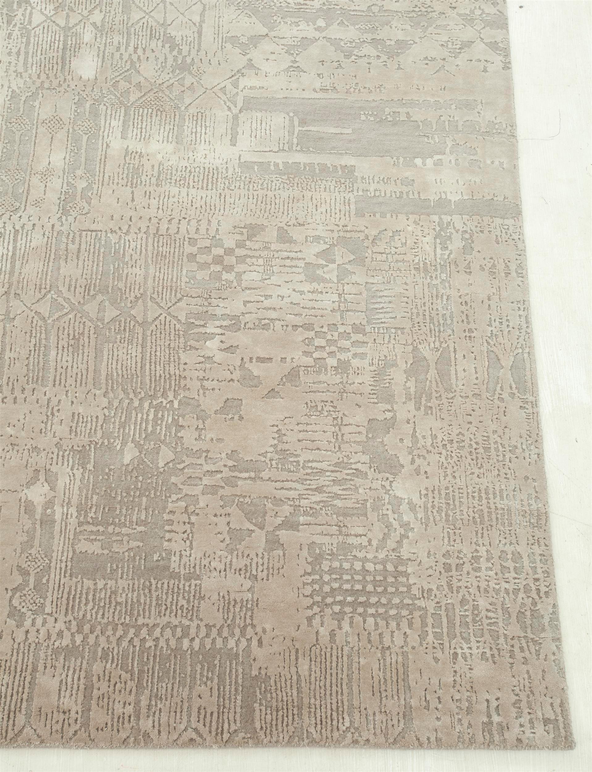 Modern Origami Essence Medium Ivory & Cashew 195X295 cm Handknotted Rug For Sale