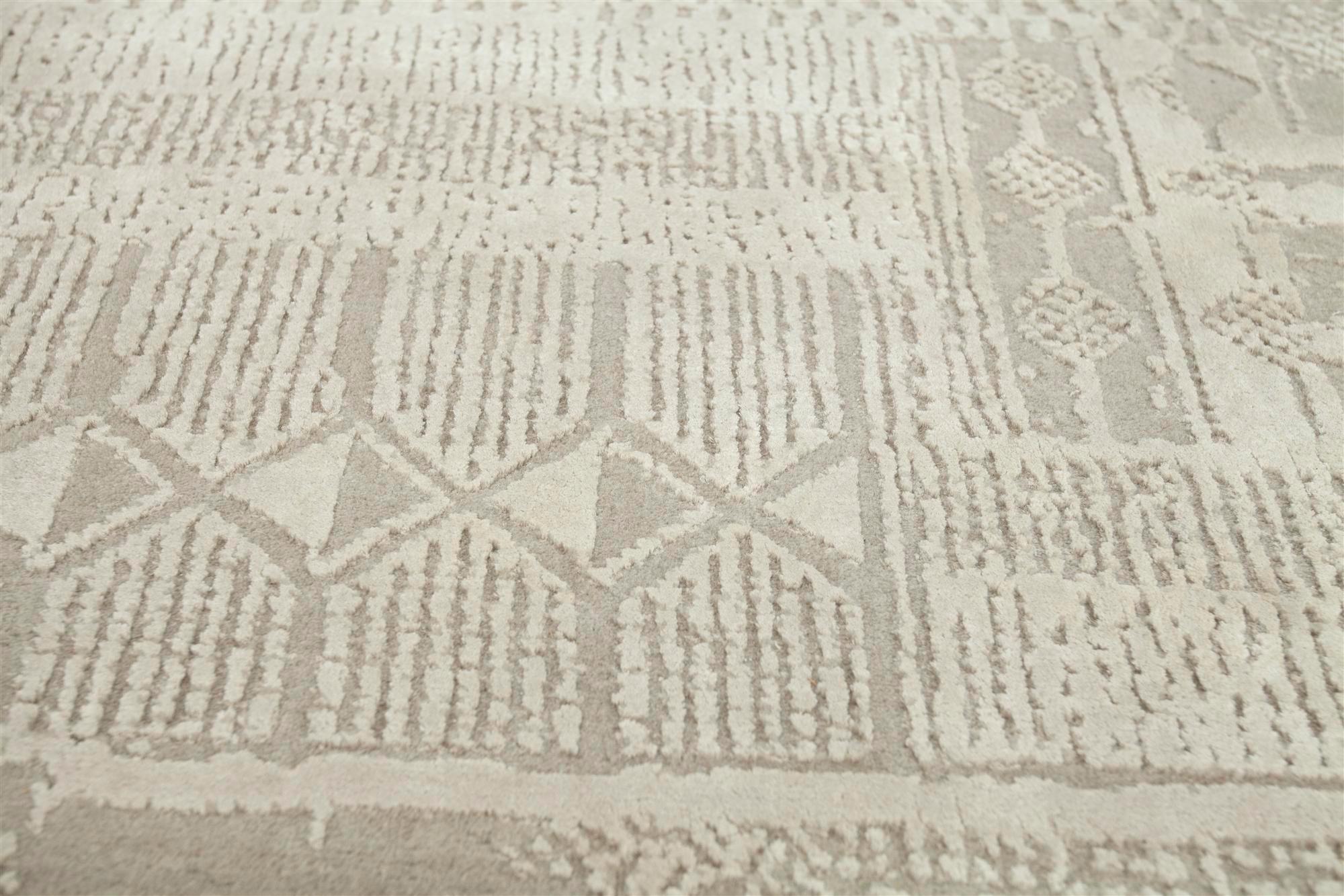 Indian Origami Essence Medium Ivory & Cashew 195X295 cm Handknotted Rug For Sale