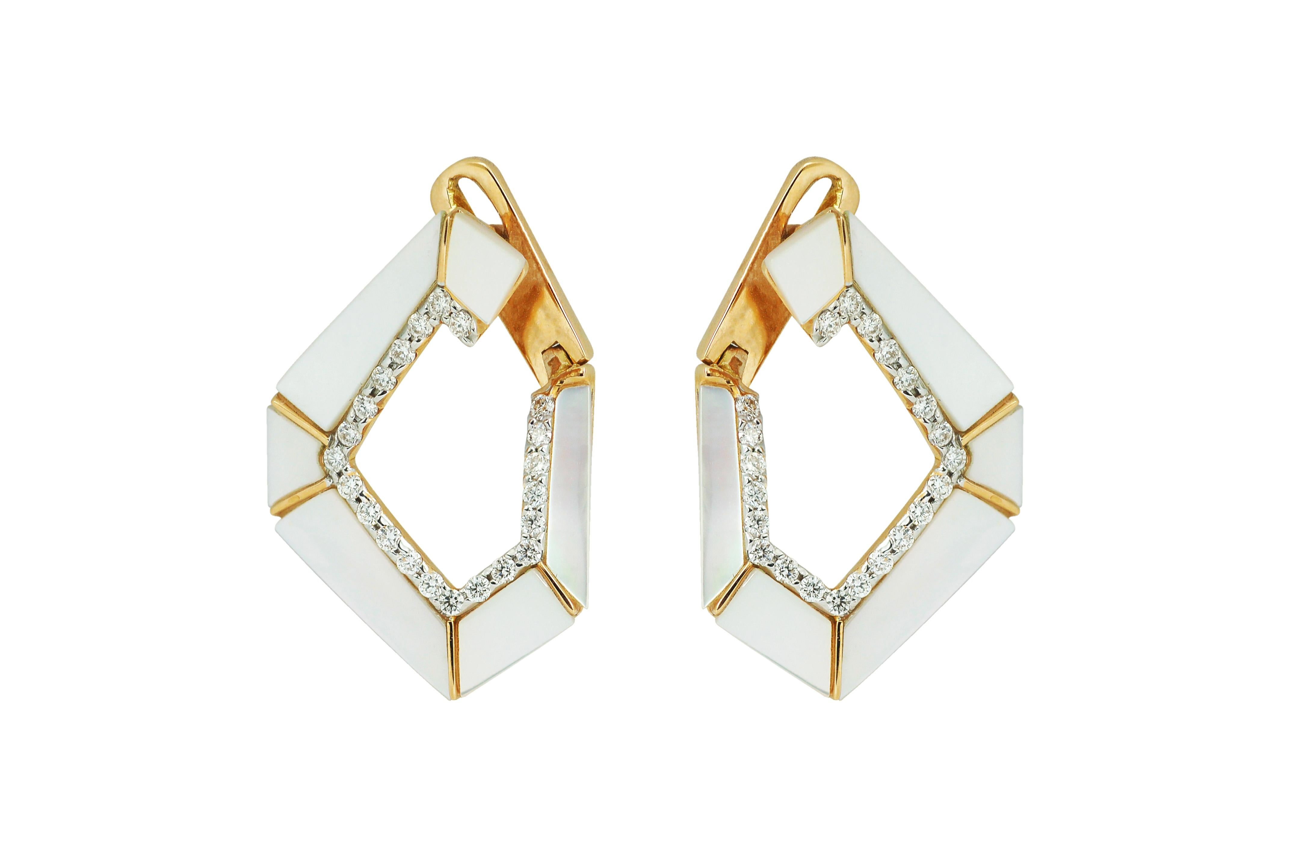 Origami Link No. 5 Mother of Pearl and Diamond Grande Earrings 18k Gold In New Condition For Sale In Bangkok, 10