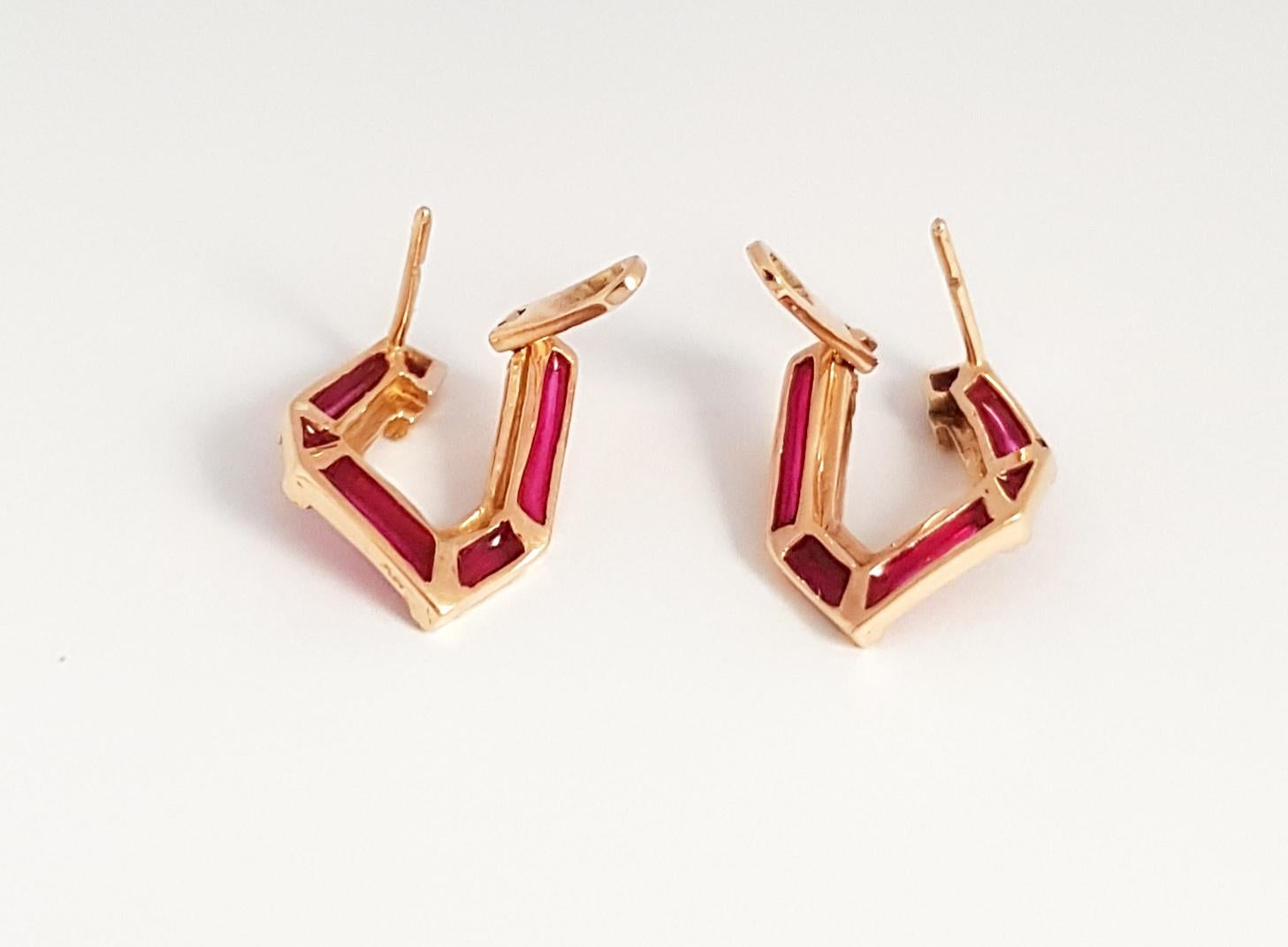 Origami Link No. 5 Ruby with Enamel Earrings 18K Rose Gold Petite In New Condition For Sale In Bangkok, 10