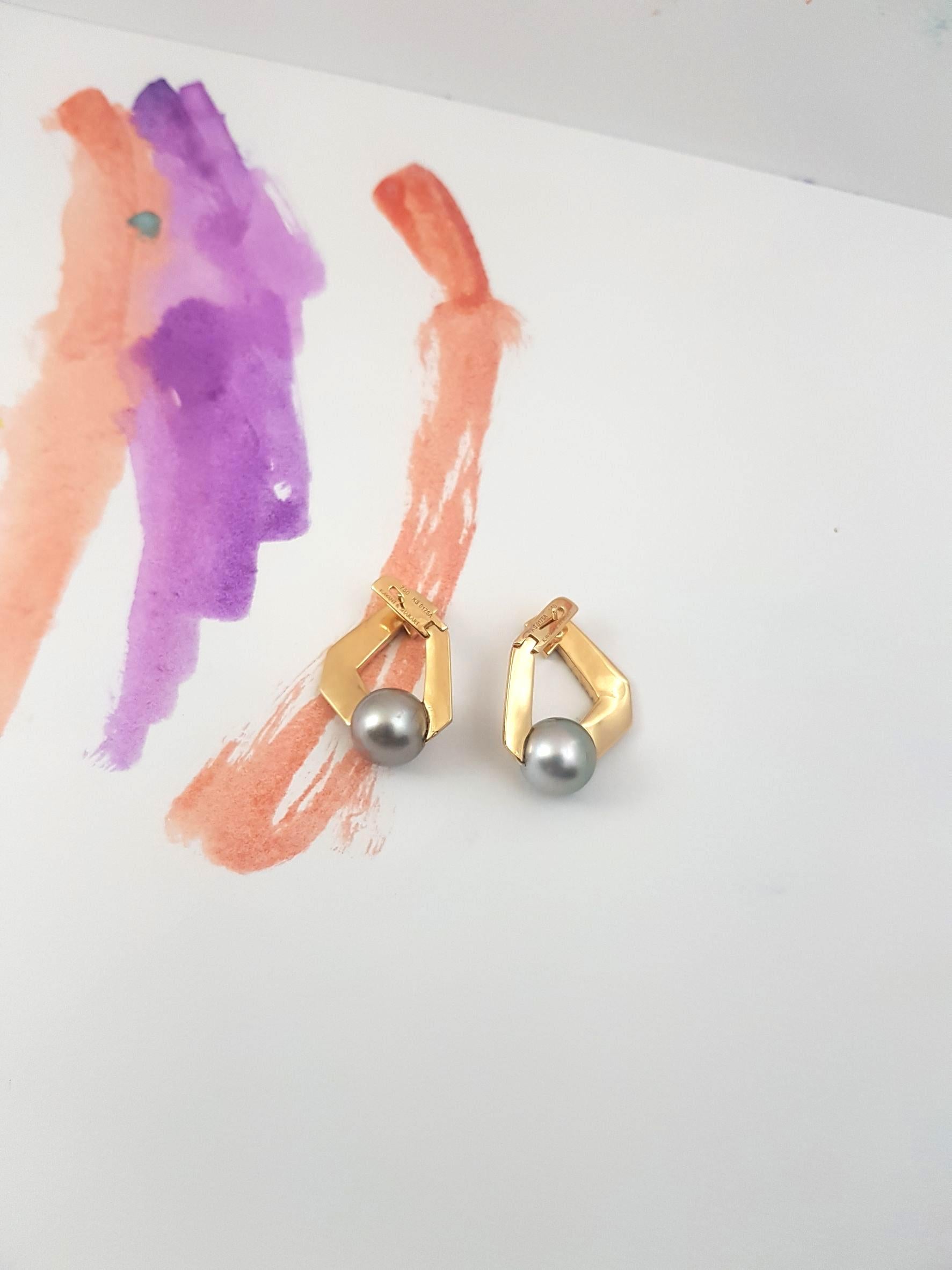 Taille brillant Origami Boucles d'oreilles à maillons n° 5 en or 18 carats avec perles des mers du Sud et diamants noirs en vente