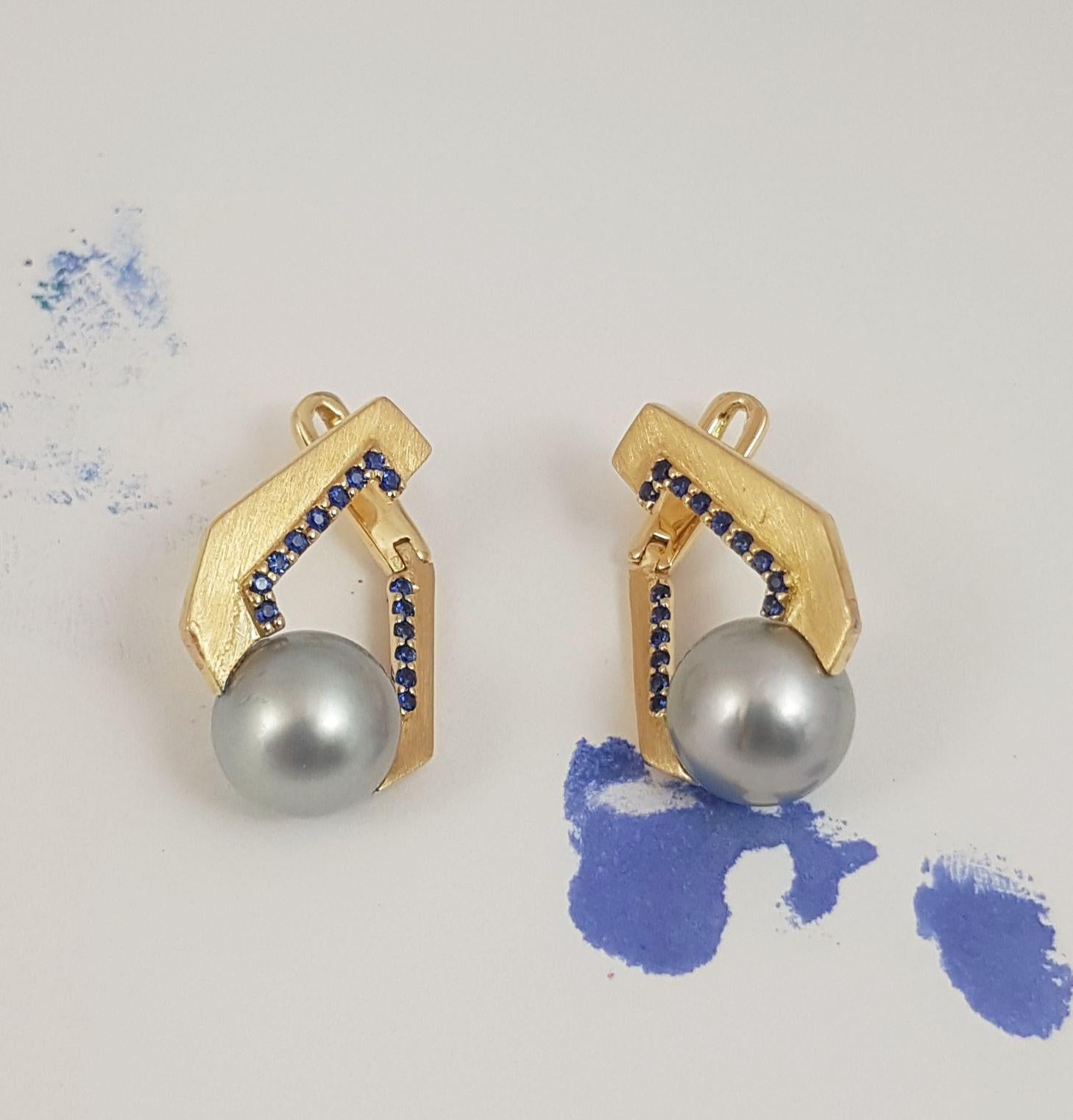 Brilliant Cut Origami Link no. 5 South Sea Pearl with Blue Sapphire Earrings set in 18K Gold
