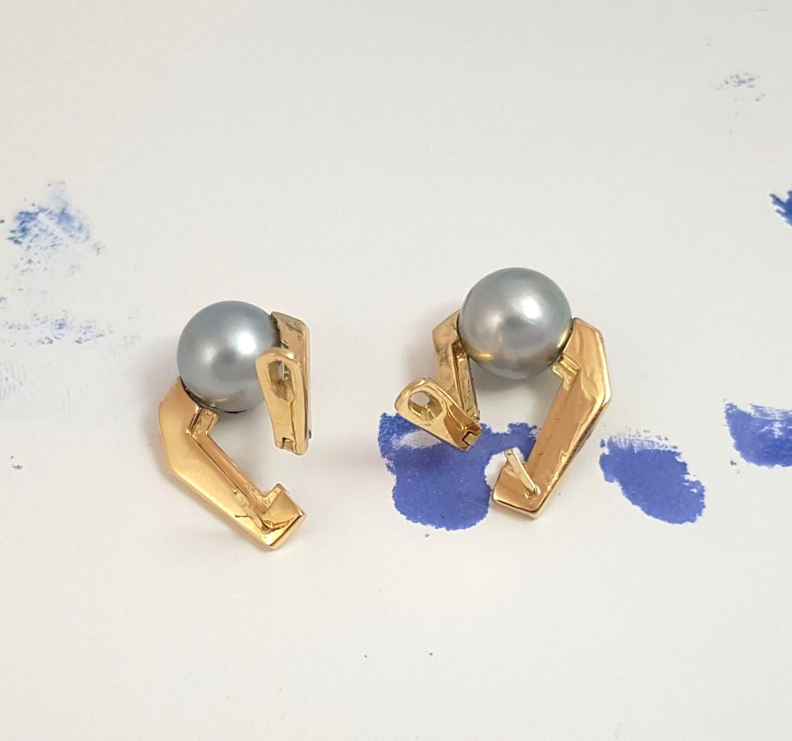 Origami Link no. 5 South Sea Pearl with Blue Sapphire Earrings set in 18K Gold 1
