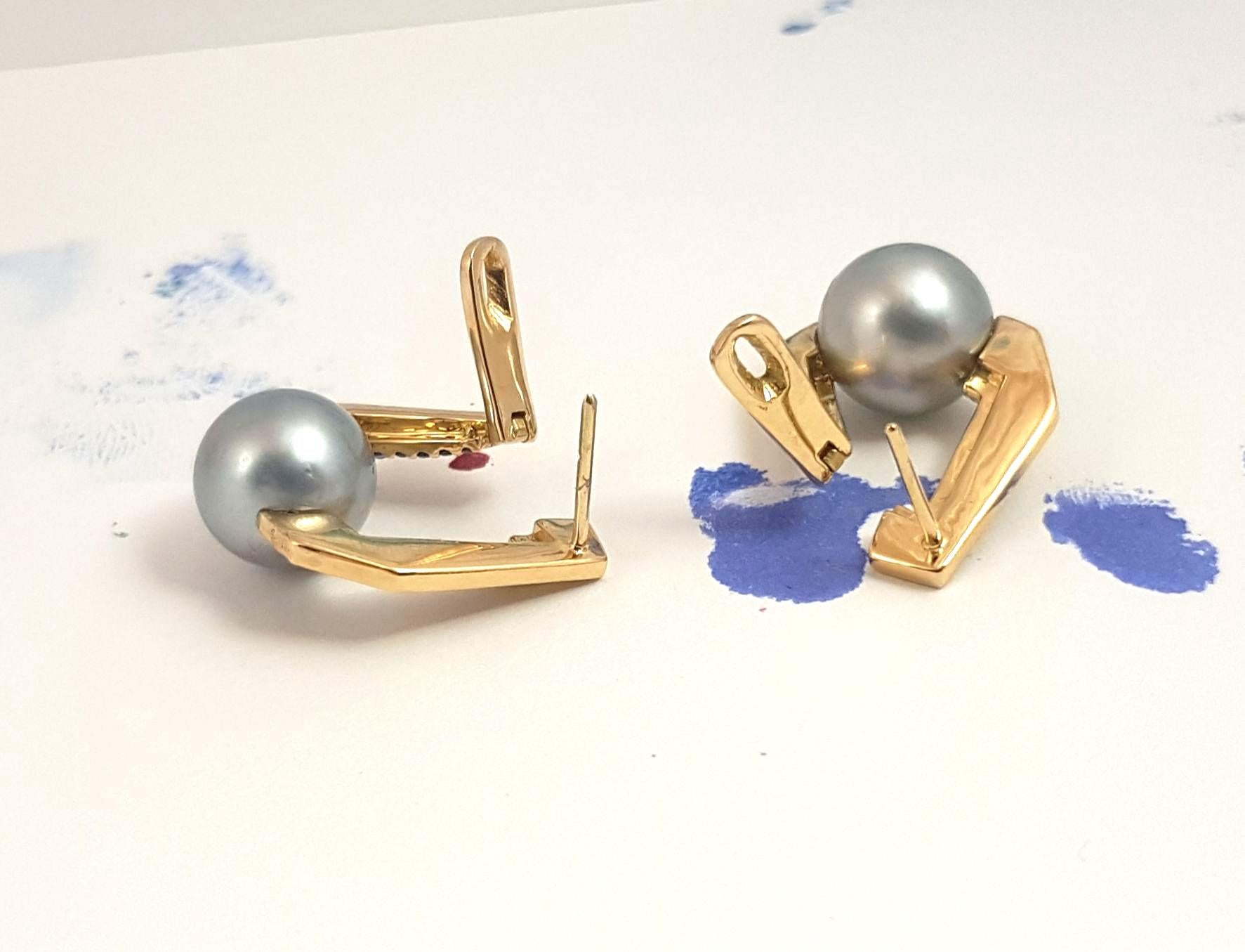 Origami Link no. 5 South Sea Pearl with Blue Sapphire Earrings set in 18K Gold 2