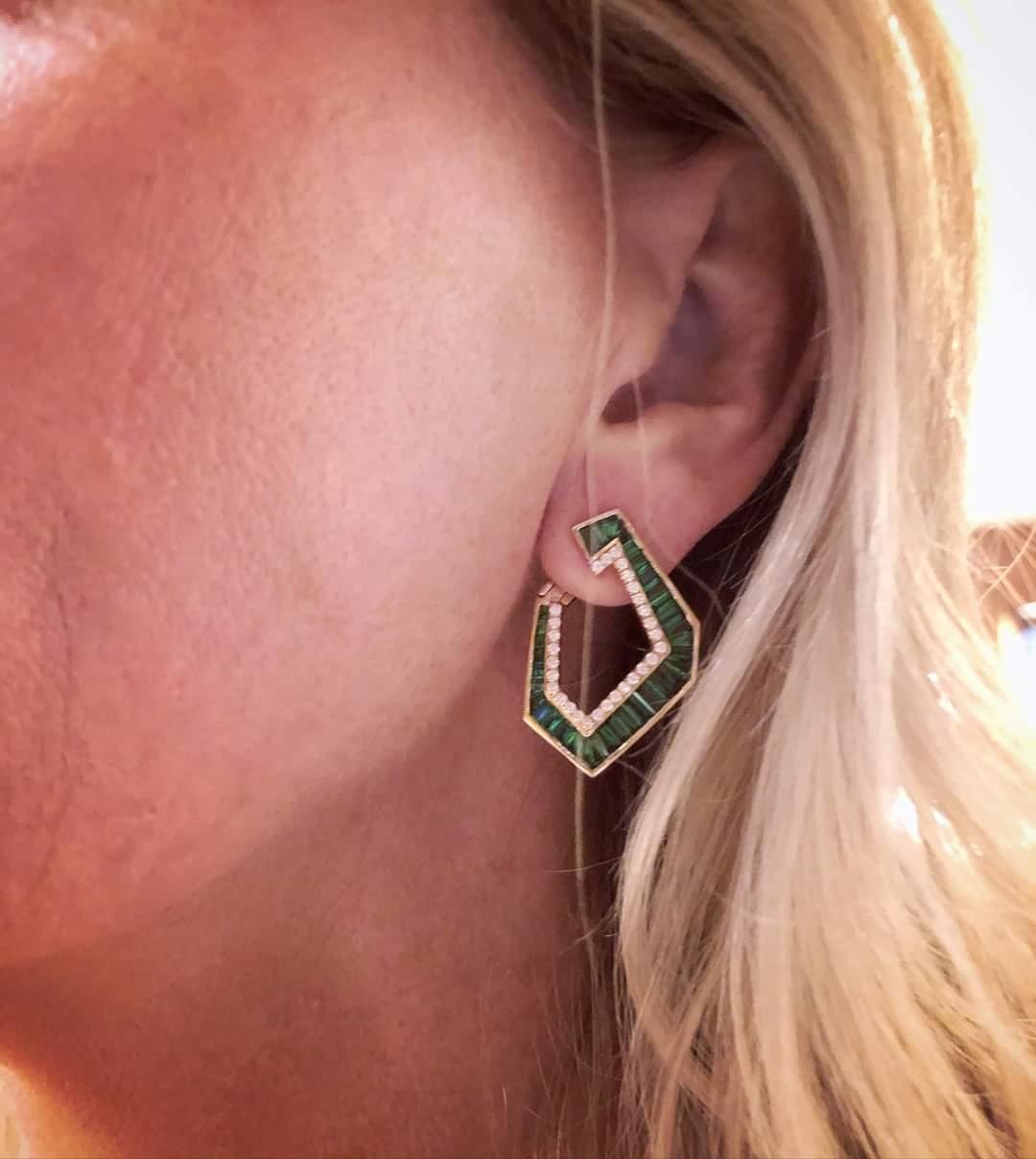 Origami Link No. 5 Tsavorite and Diamond Grande Earrings 18k Gold Settings In New Condition For Sale In Bangkok, 10