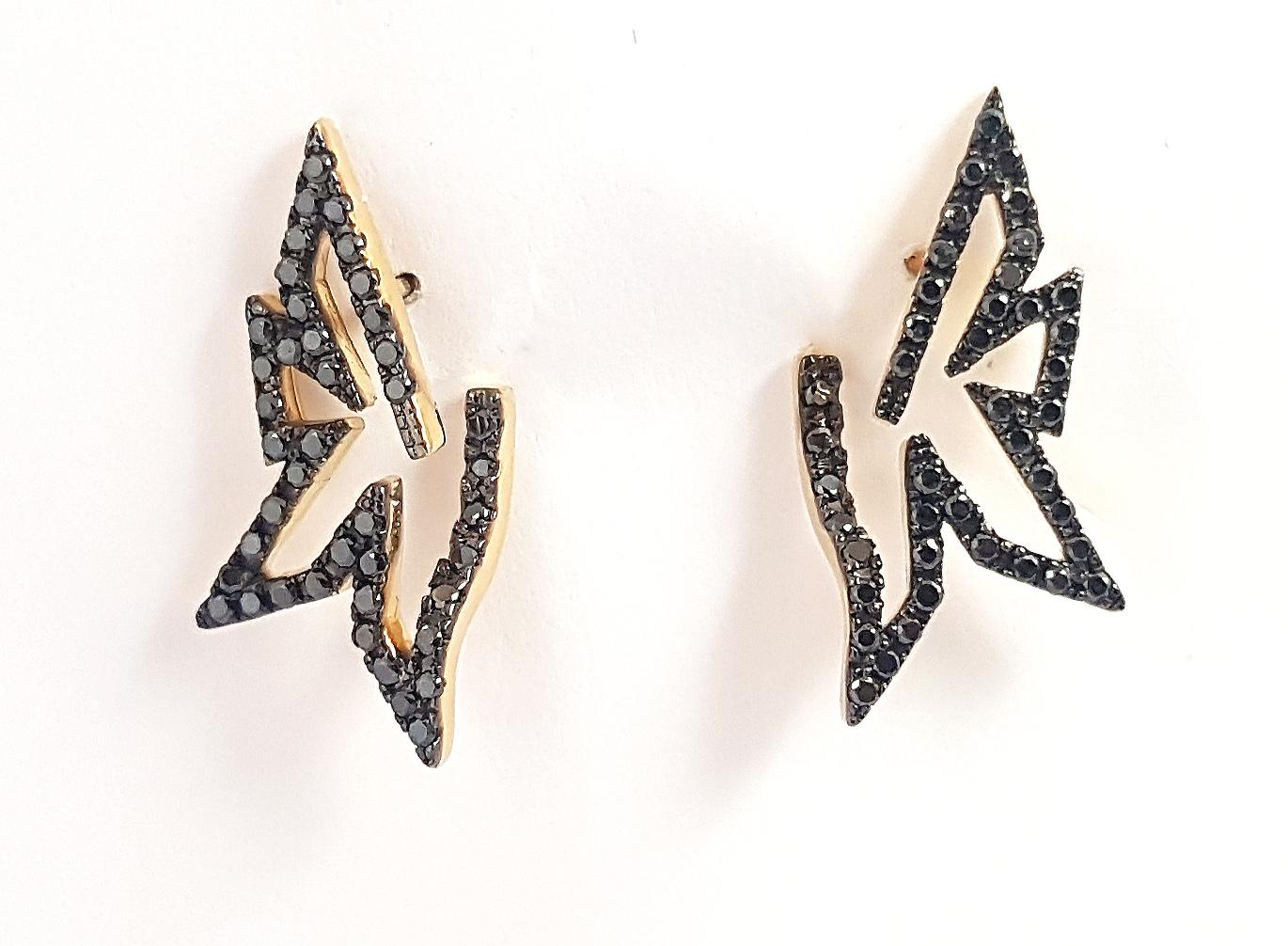Black Diamond  0.65 carat Earrings set in 18K Gold Settings

Width: 1.0 cm
Length: 2.5 cm
Weight: 6.07 grams


The ancient Japanese tradition of paper folding has inspired the form and elements of this modern collection. With a series of folds and