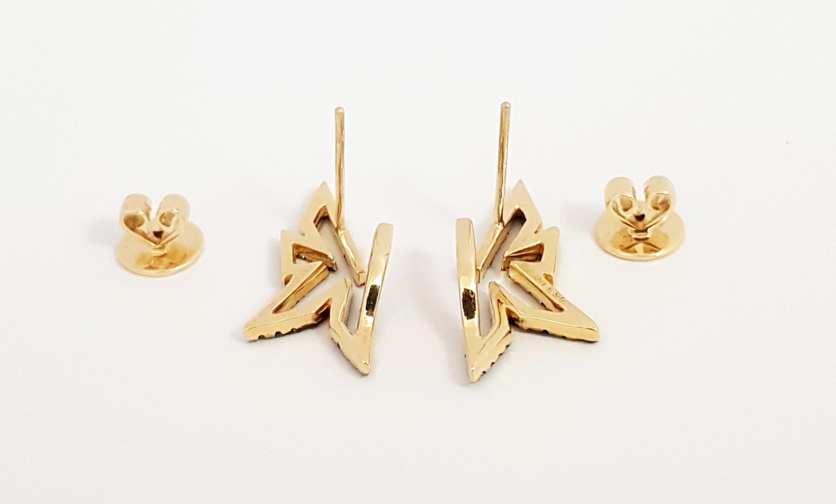 Origami - Boucles d'oreilles en or 18 carats avec silhouette en diamants noirs Neuf - En vente à Bangkok, 10