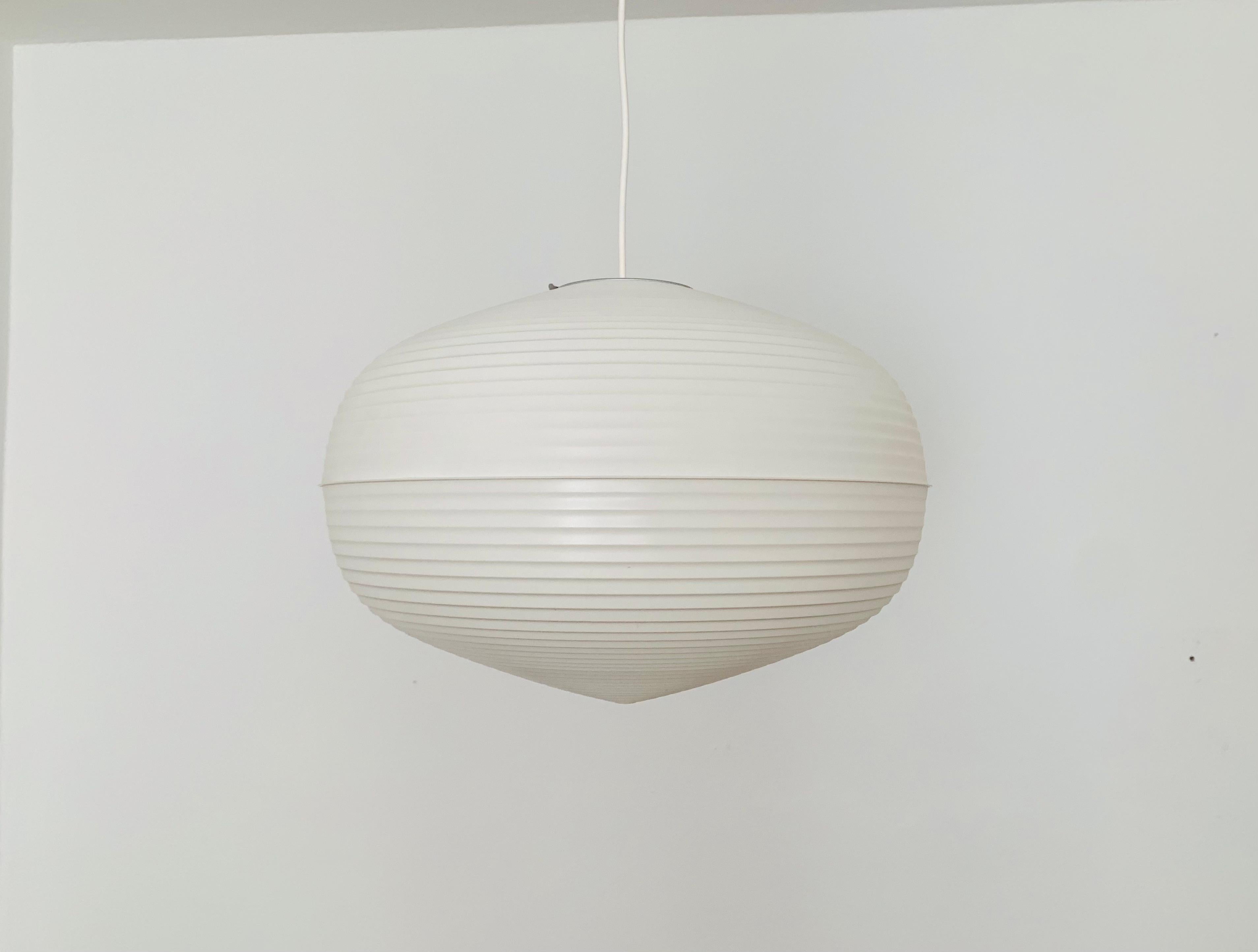 Sehr schöne Hängeleuchte aus den 1960er Jahren.
Wunderschönes und zeitgenössisches Design.
Ein Highlight für jeden Raum.

Hersteller: Erco
Design: Aloys Gangkofner

Bedingung:

Sehr guter Vintage-Zustand mit minimalen altersentsprechenden