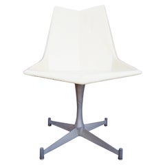 Sedia laterale Origami su base piedistallo girevole di Paul McCobb per St. Johns