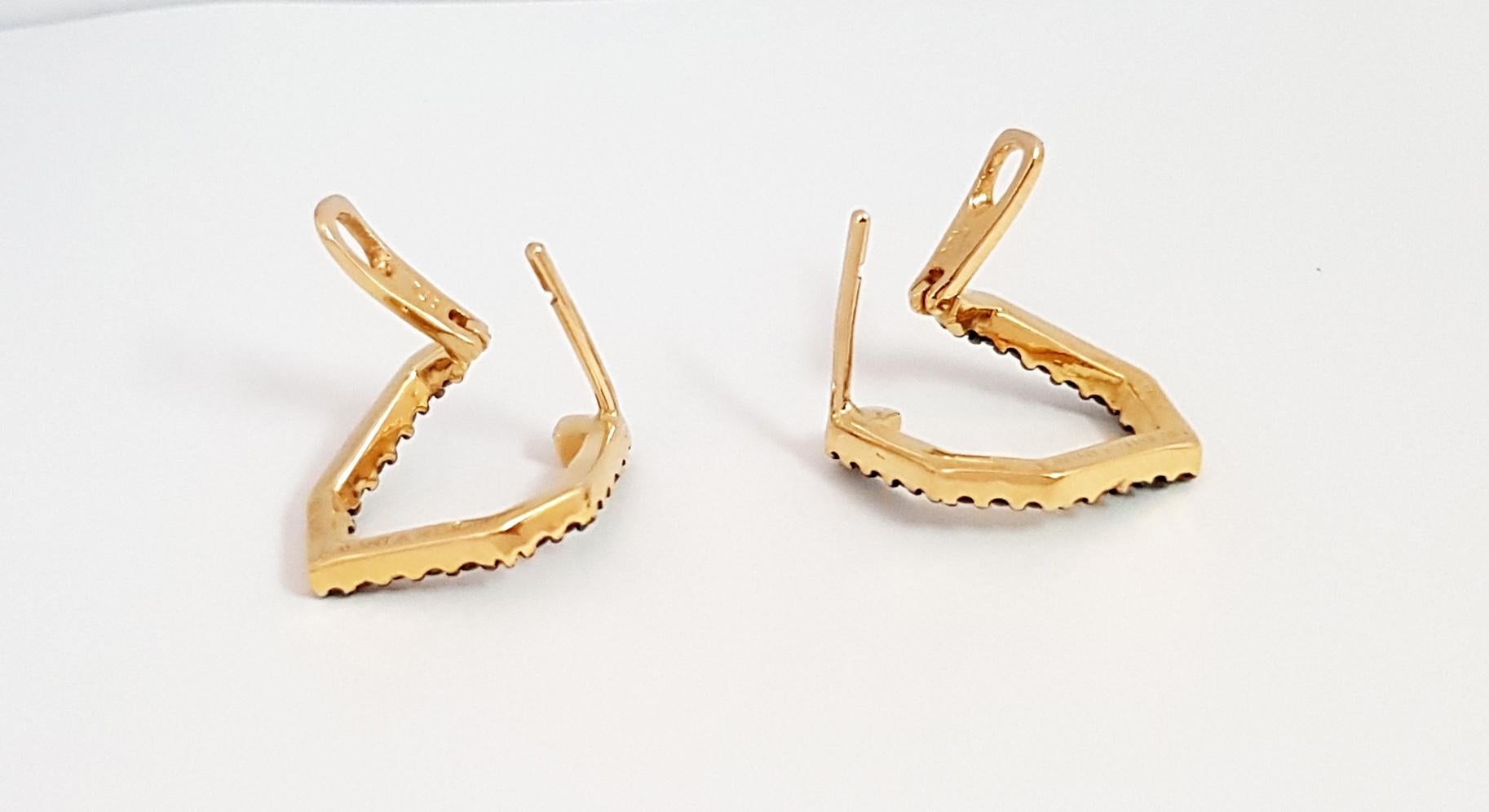 Brilliant Cut Origami Skinny Single Link No.5 Black Diamond Earrings 18K Yellow Gold For Sale